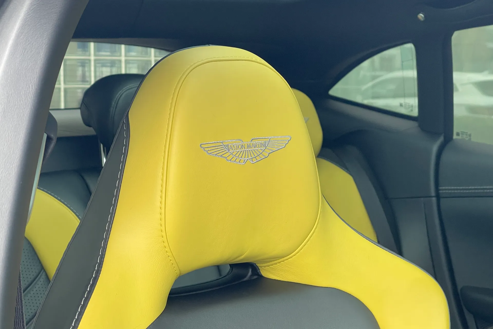 Aston Martin DBX thumbnail image number 58