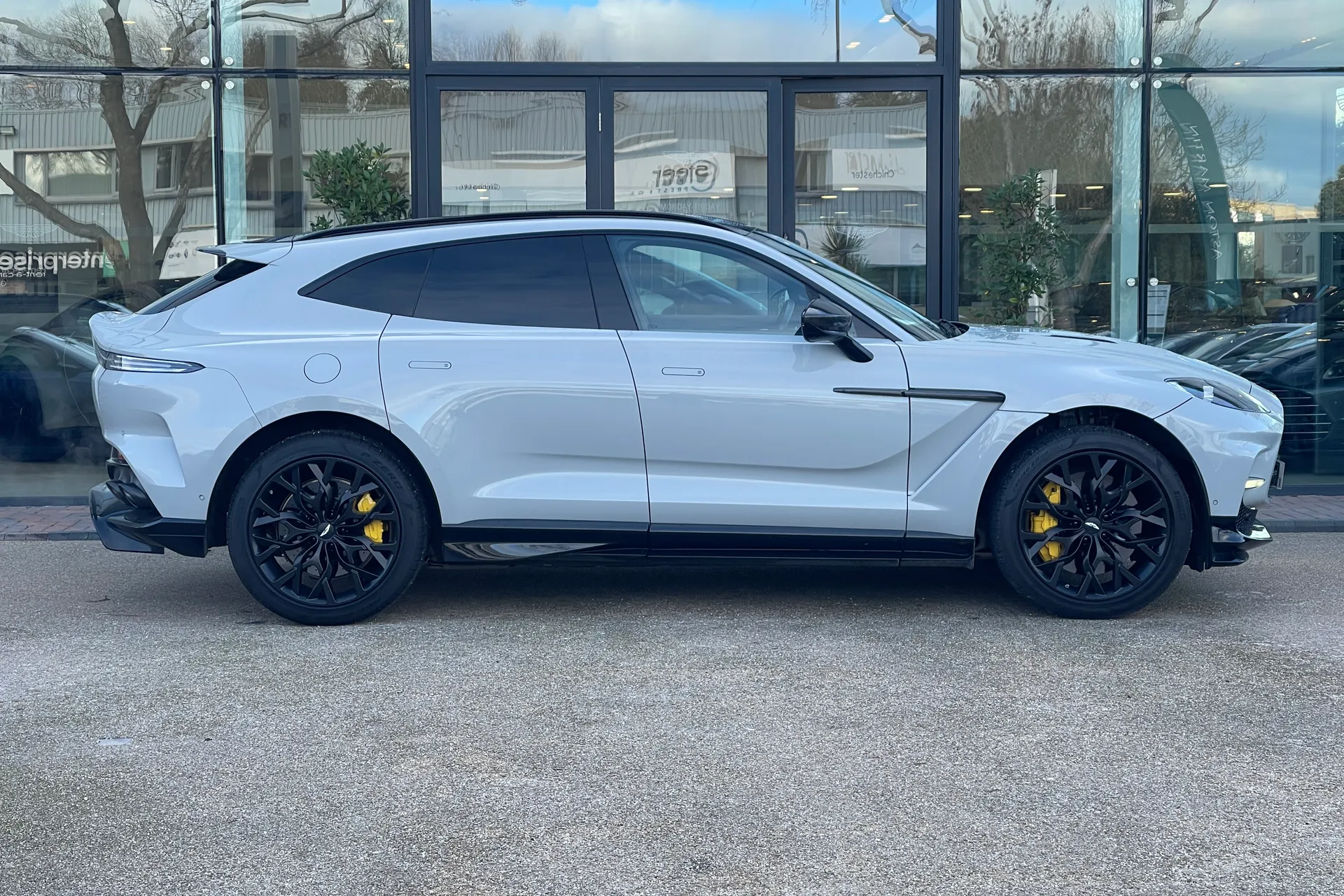 Aston Martin DBX thumbnail image number 53