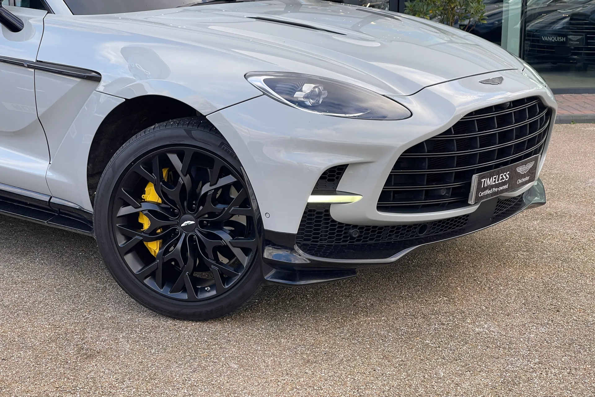Aston Martin DBX thumbnail image number 15