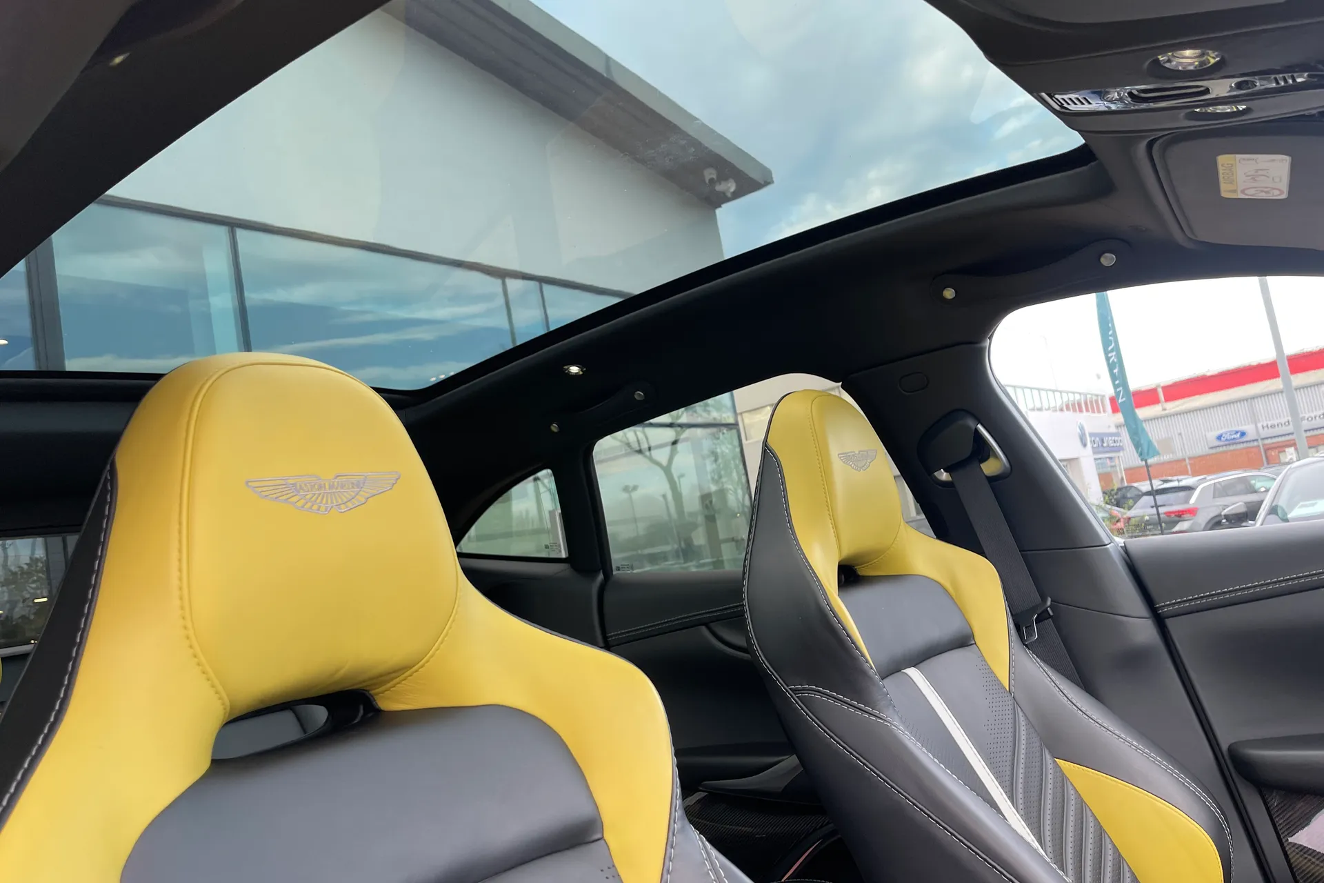 Aston Martin DBX thumbnail image number 12