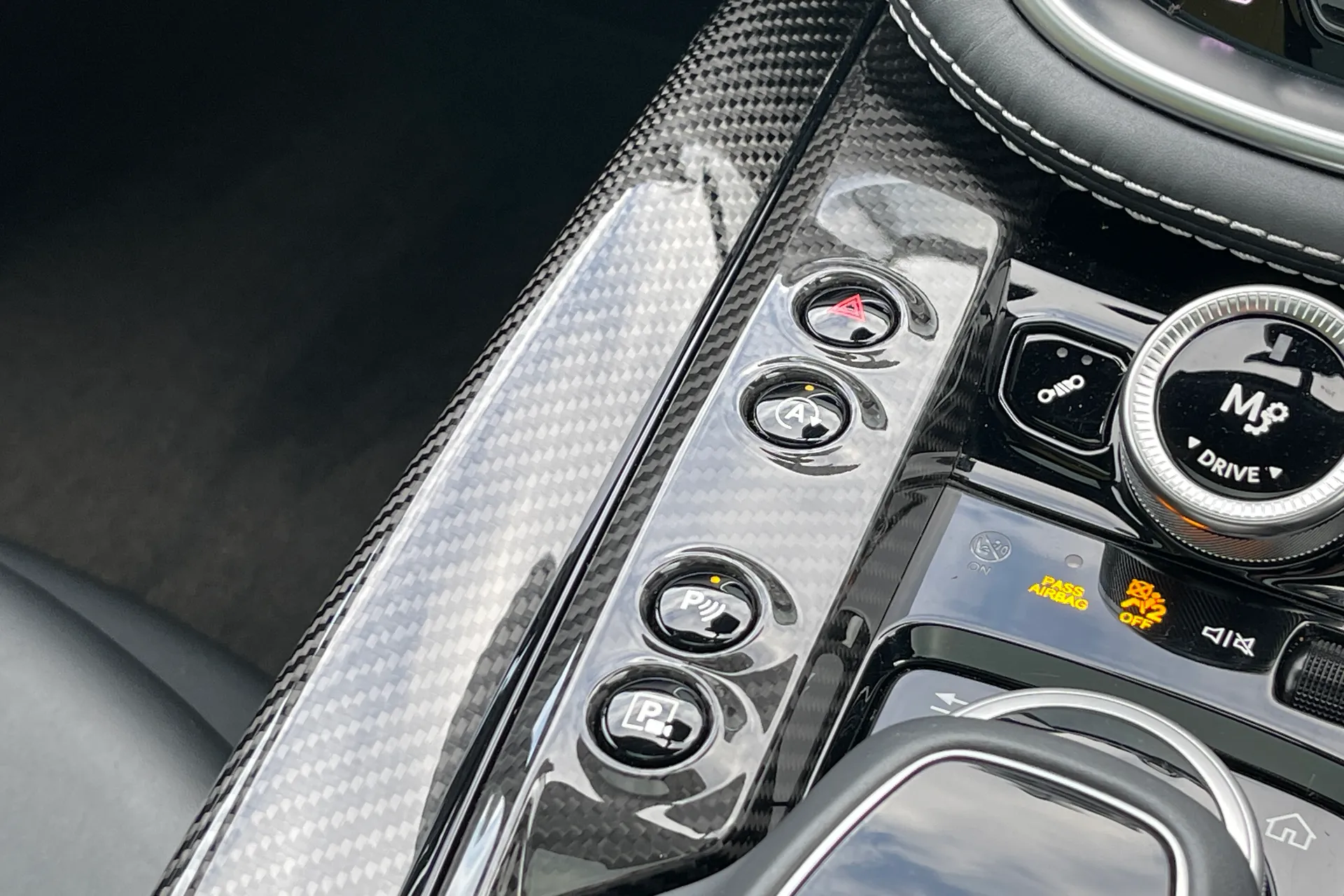 Aston Martin DBX thumbnail image number 32