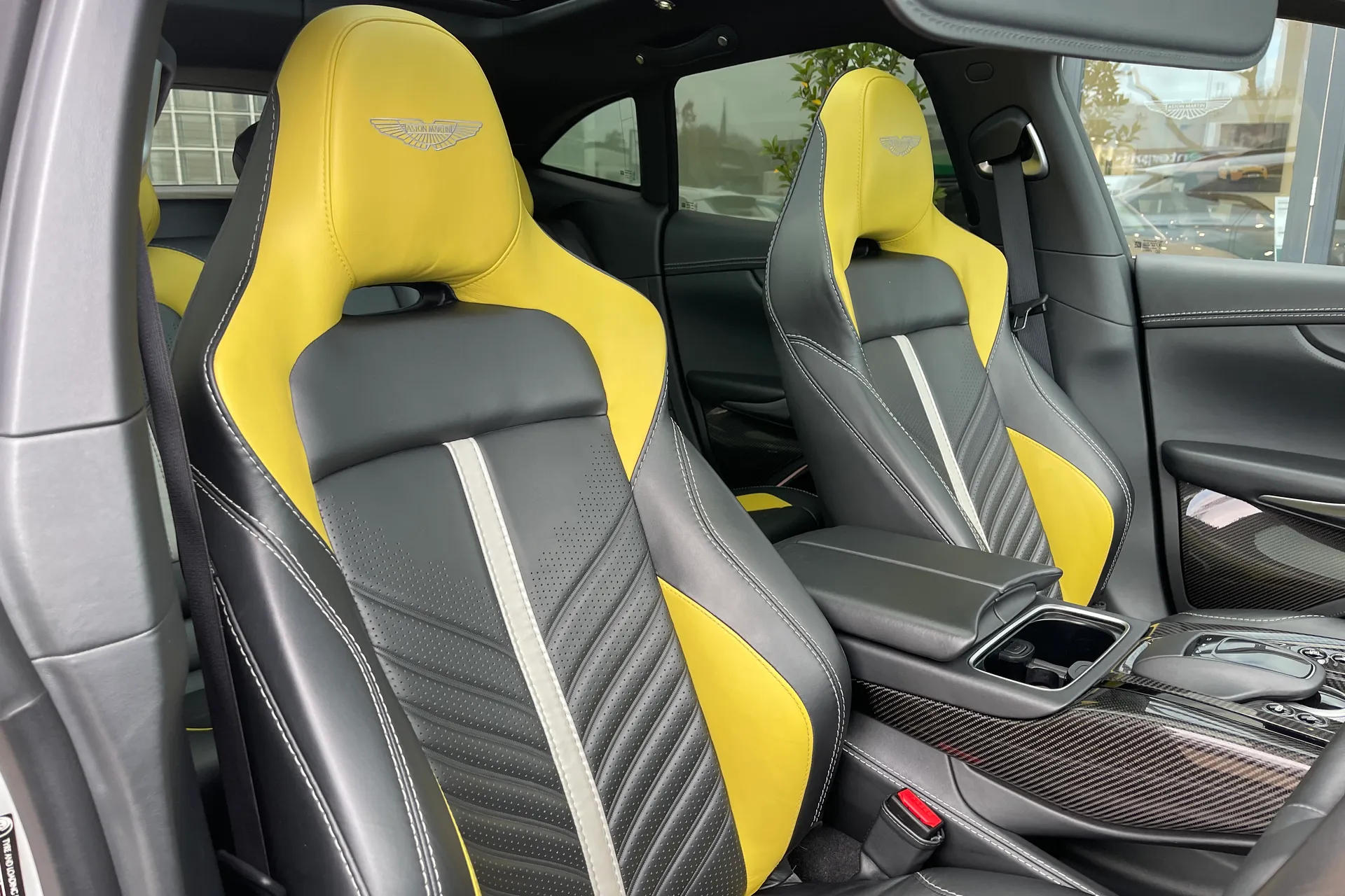 Aston Martin DBX thumbnail image number 57