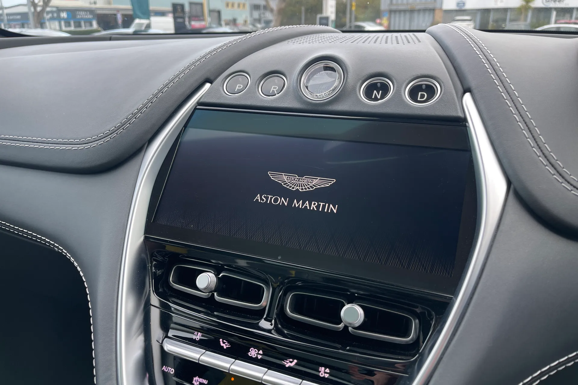 Aston Martin DBX thumbnail image number 37