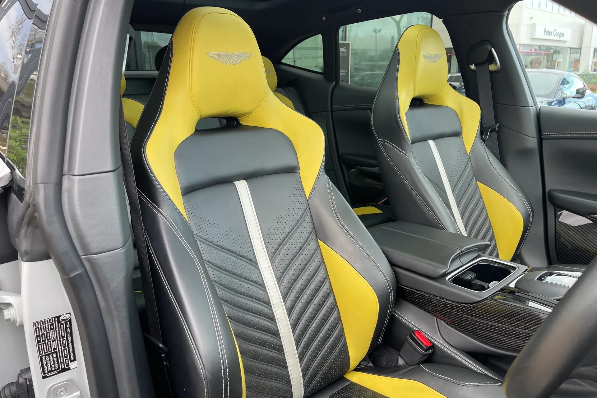 Aston Martin DBX thumbnail image number 11