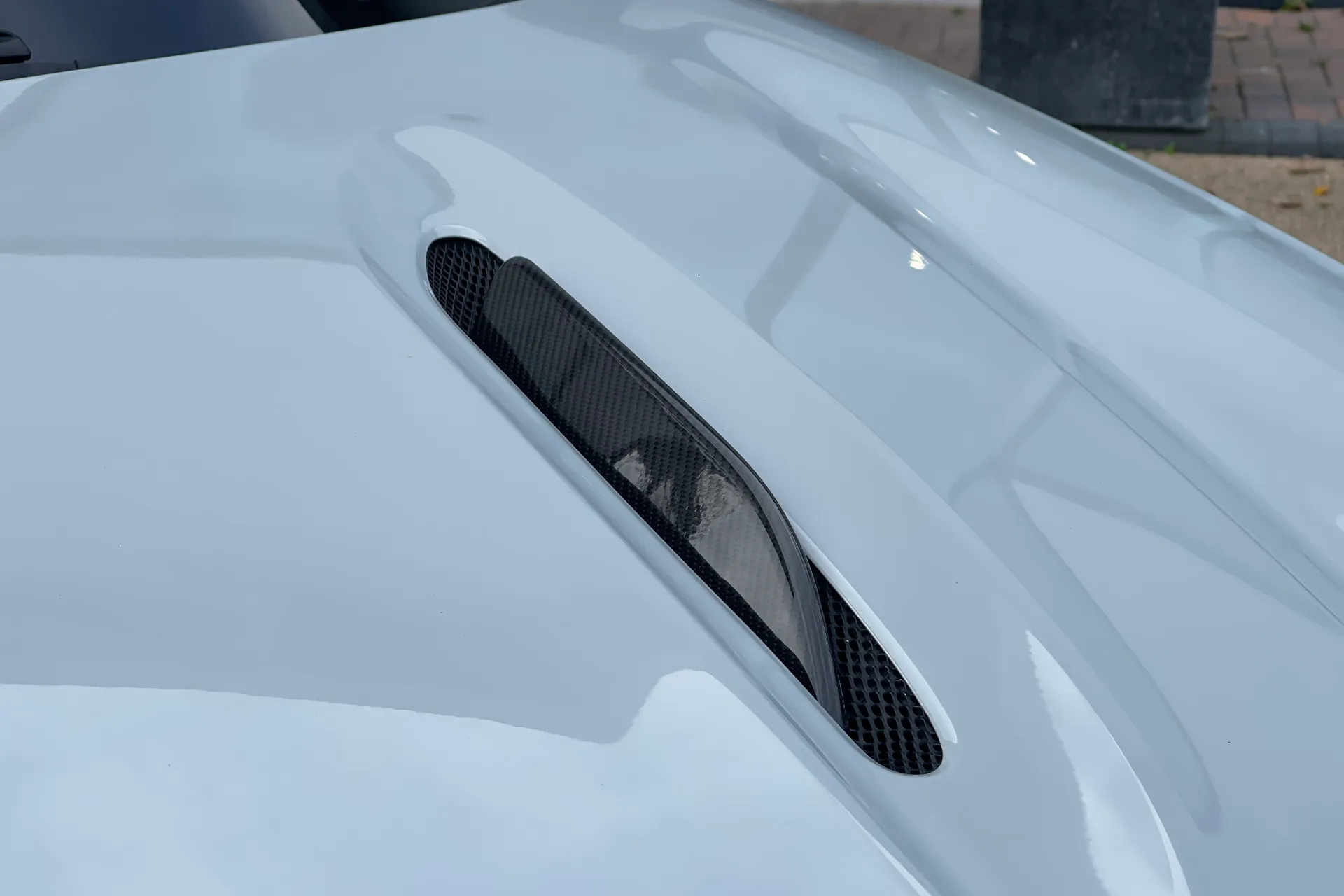 Aston Martin DBX thumbnail image number 14