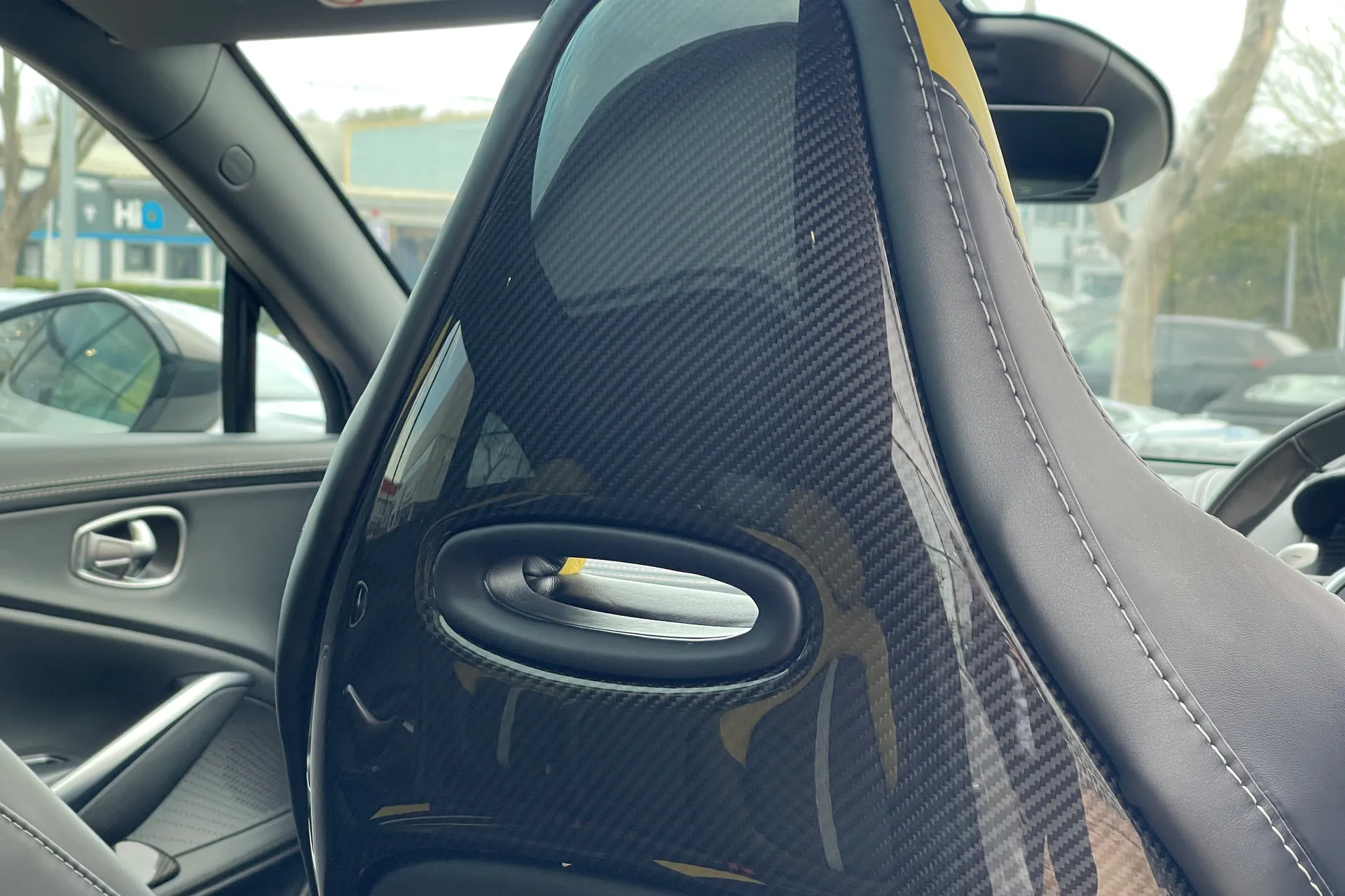 Aston Martin DBX thumbnail image number 24