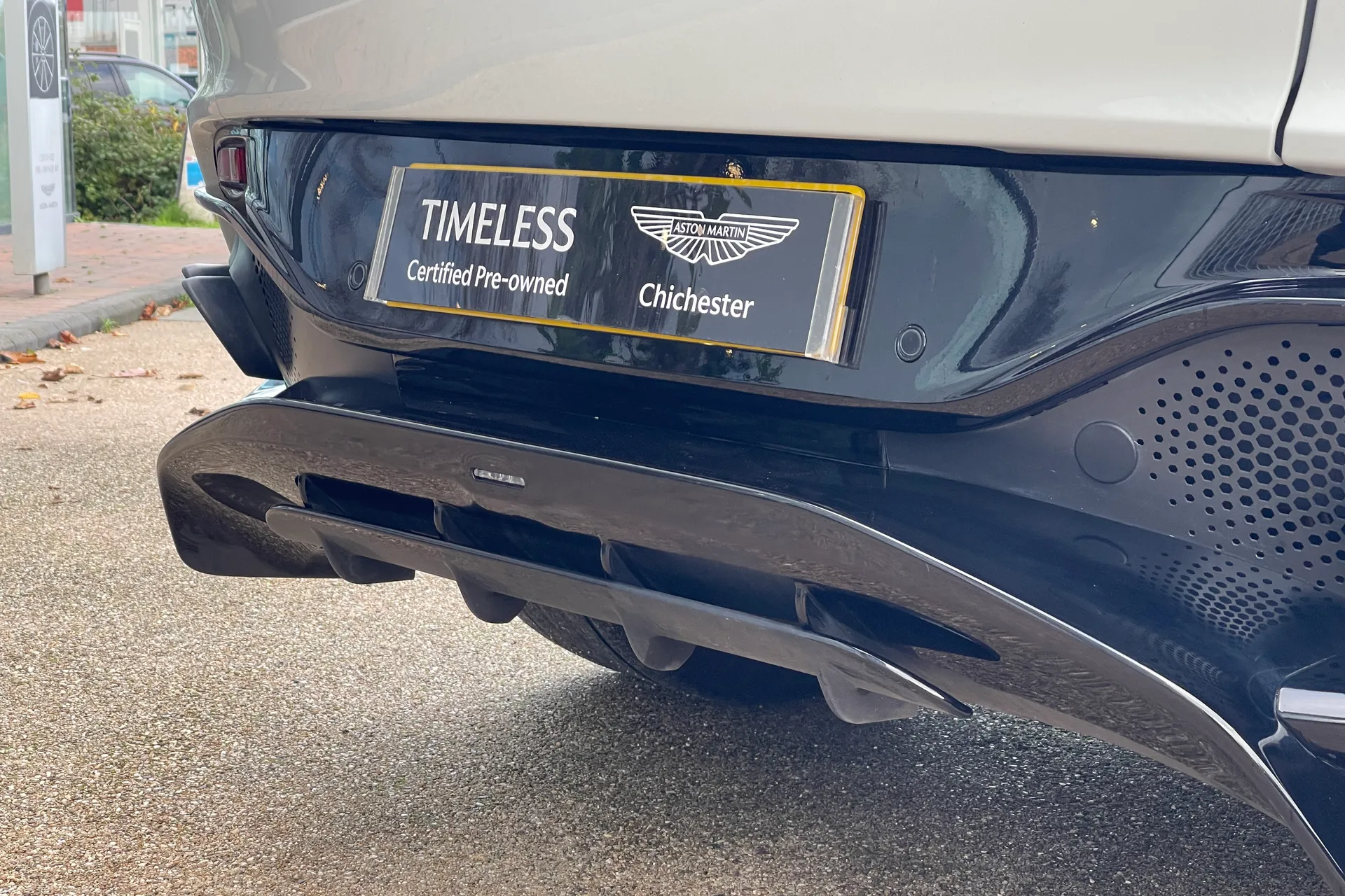 Aston Martin DBX thumbnail image number 20