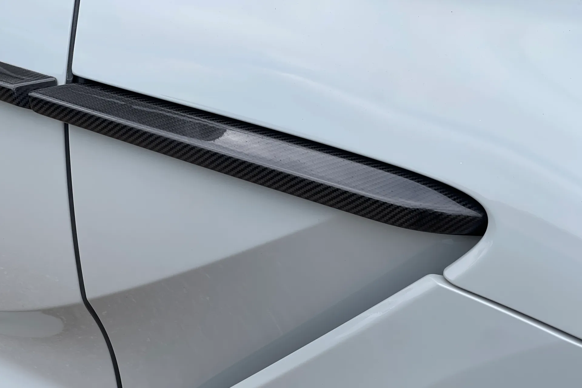 Aston Martin DBX thumbnail image number 47