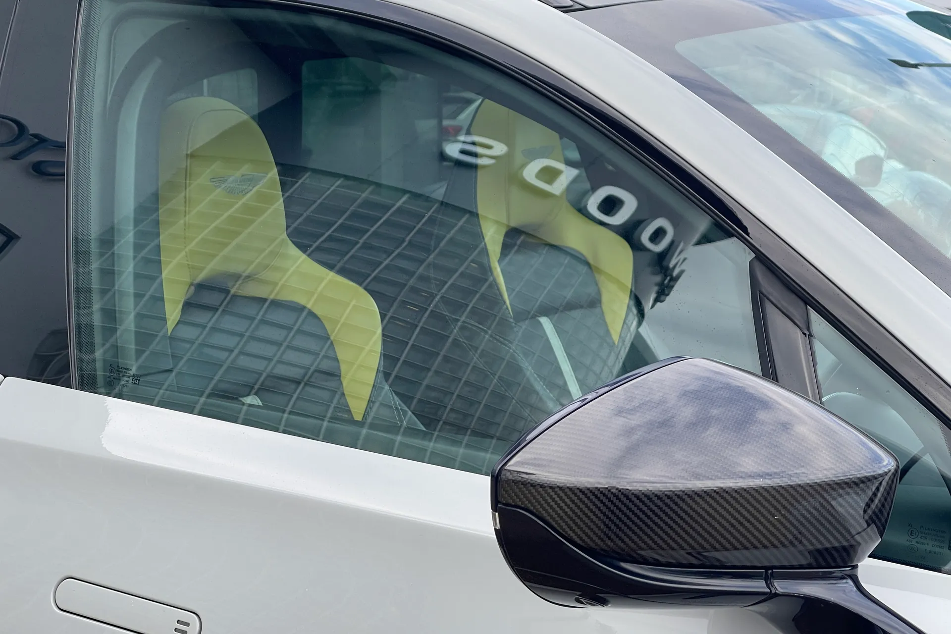 Aston Martin DBX thumbnail image number 21