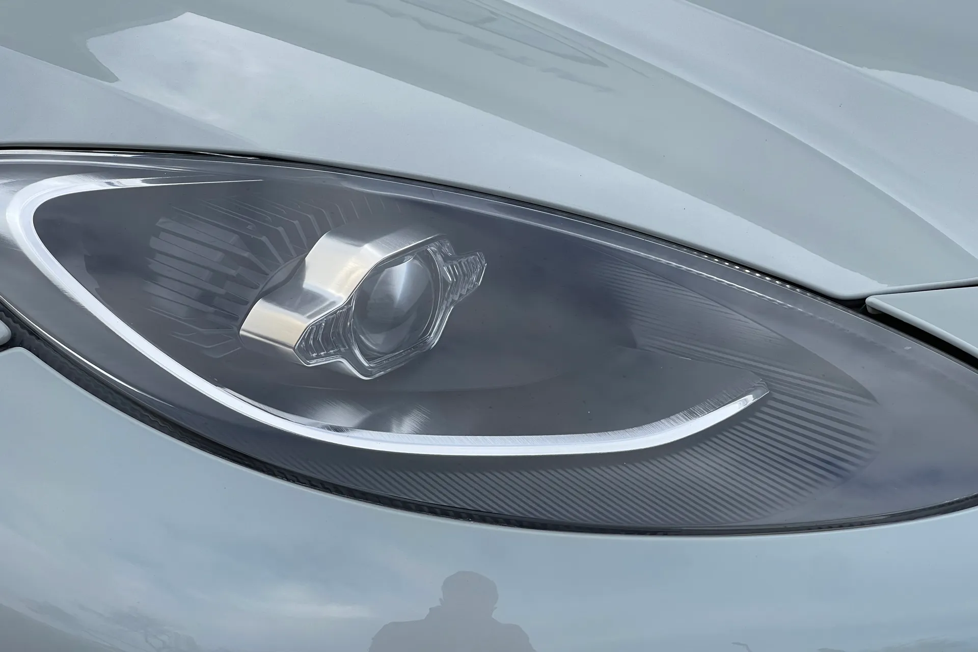 Aston Martin DBX thumbnail image number 18