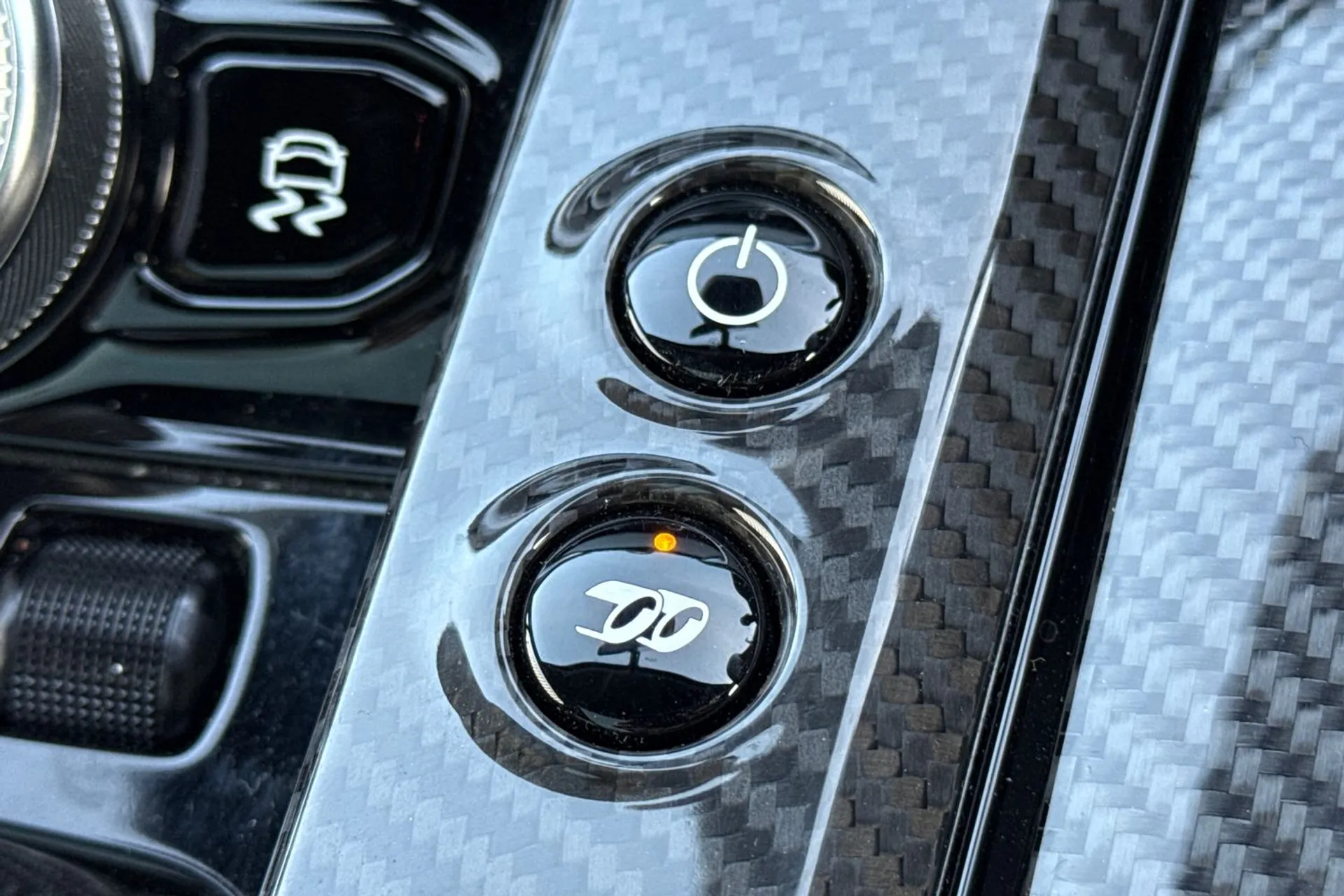 Aston Martin DBX thumbnail image number 66