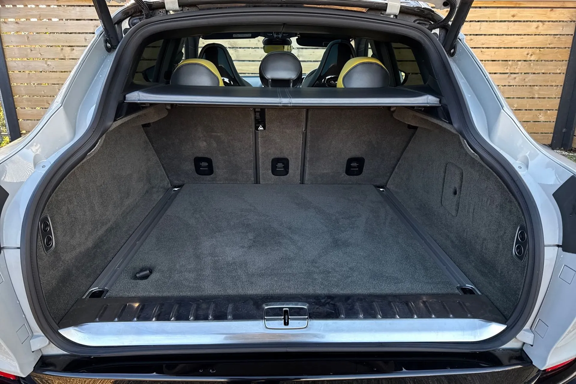 Aston Martin DBX thumbnail image number 21