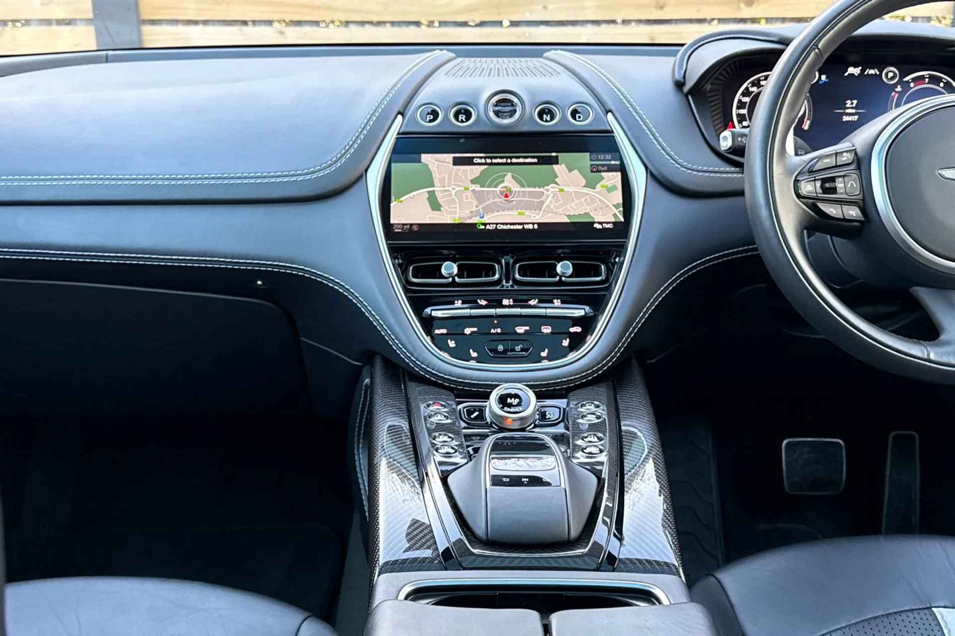 Aston Martin DBX thumbnail image number 37