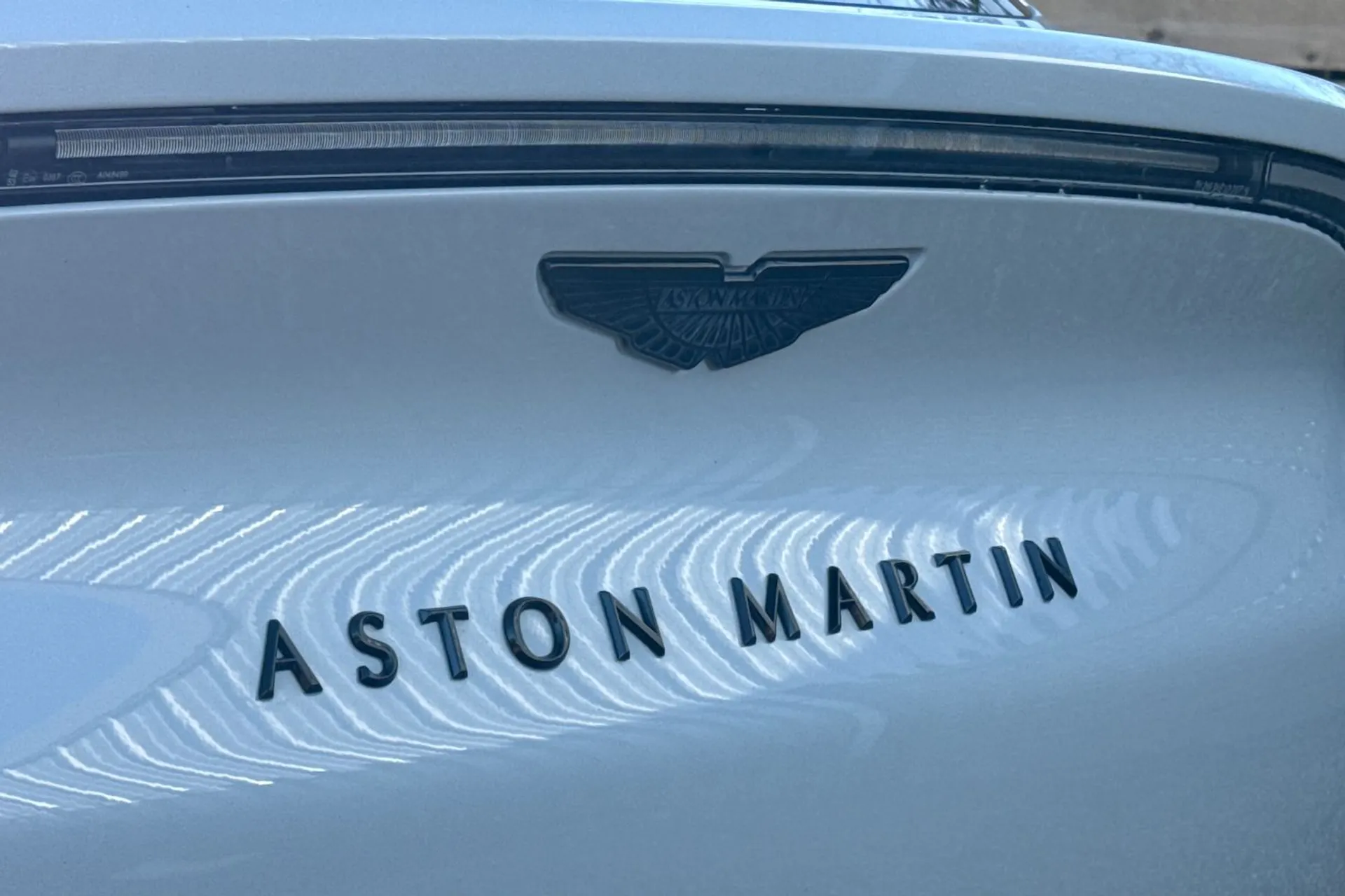 Aston Martin DBX thumbnail image number 45