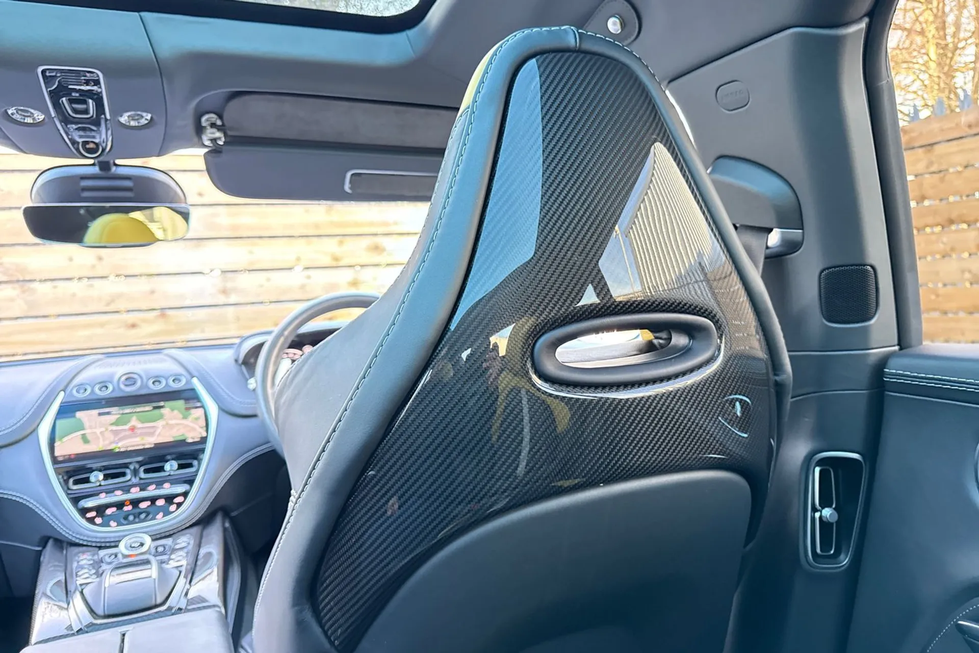 Aston Martin DBX thumbnail image number 61