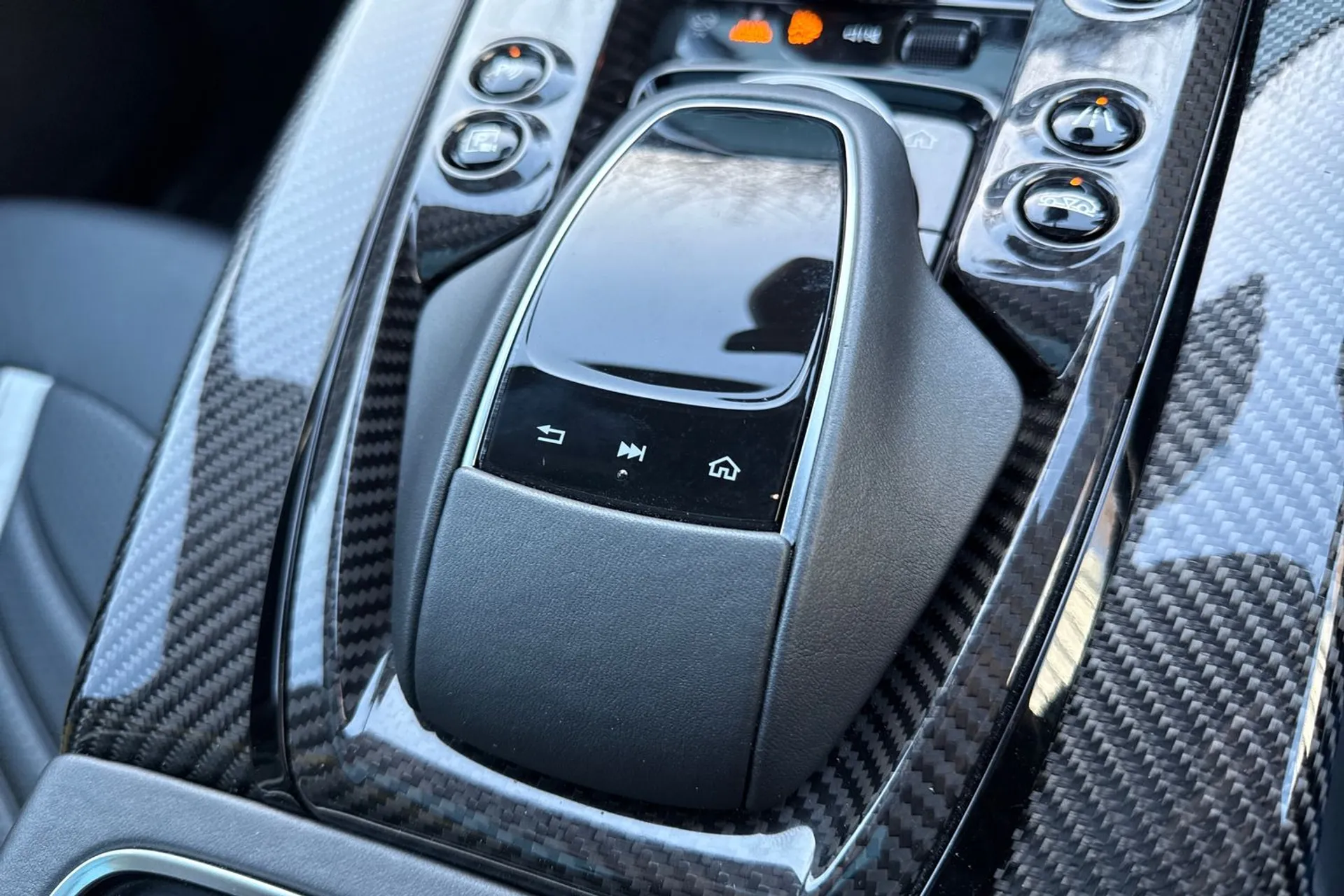 Aston Martin DBX thumbnail image number 52