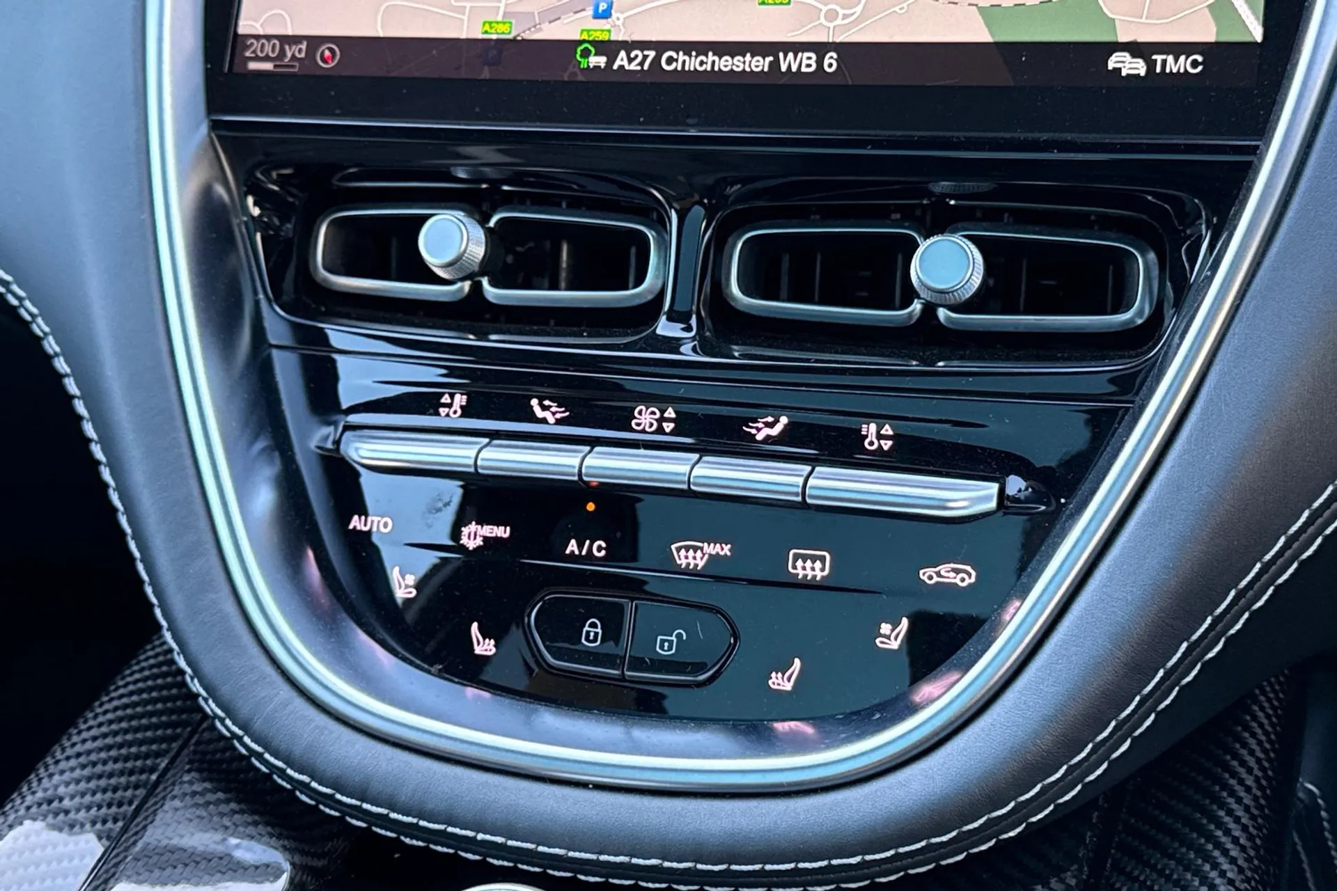 Aston Martin DBX thumbnail image number 40