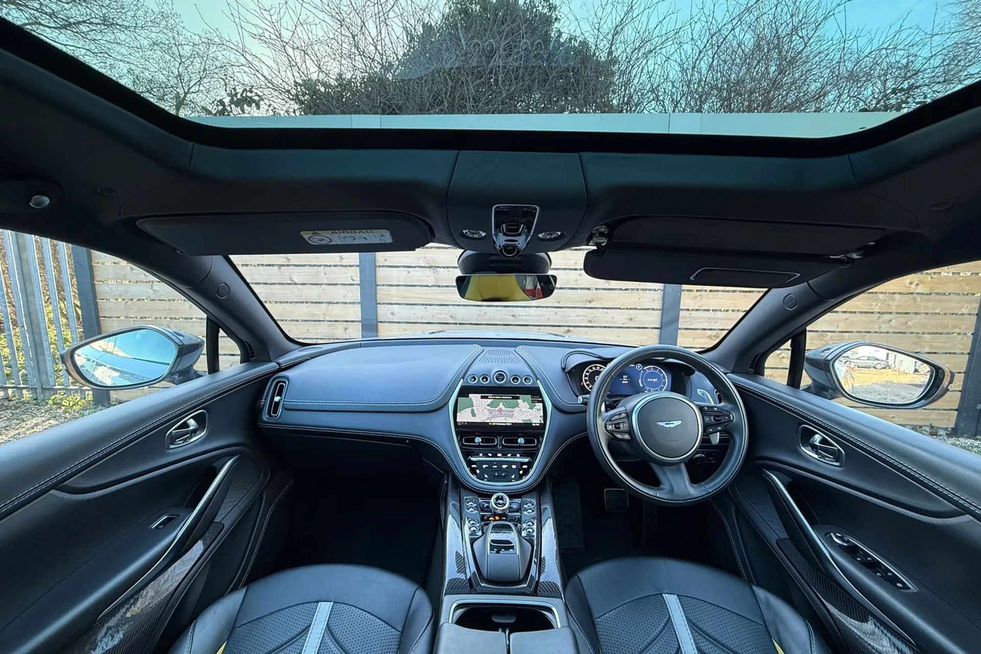 Aston Martin DBX thumbnail image number 3
