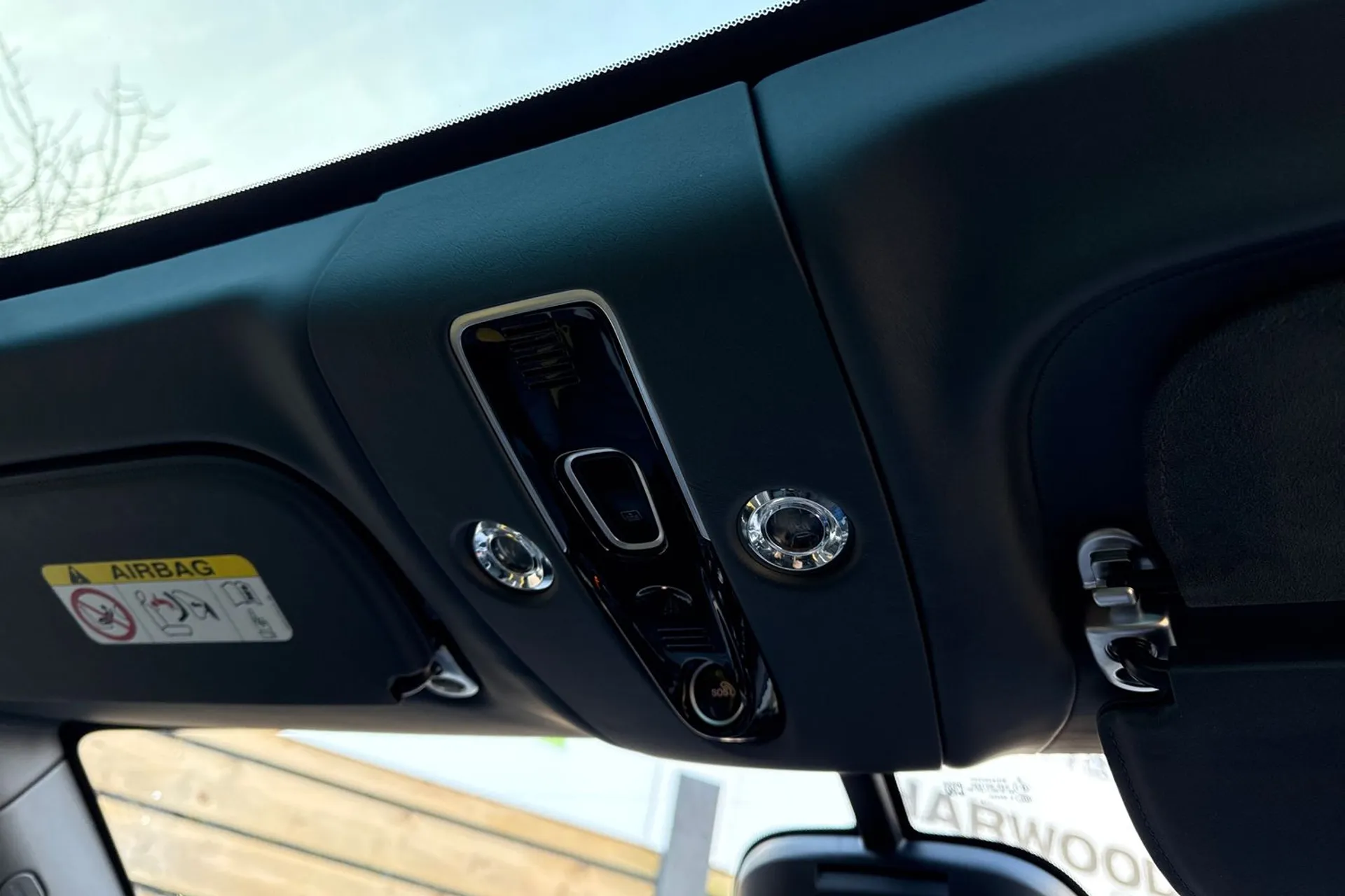 Aston Martin DBX thumbnail image number 63