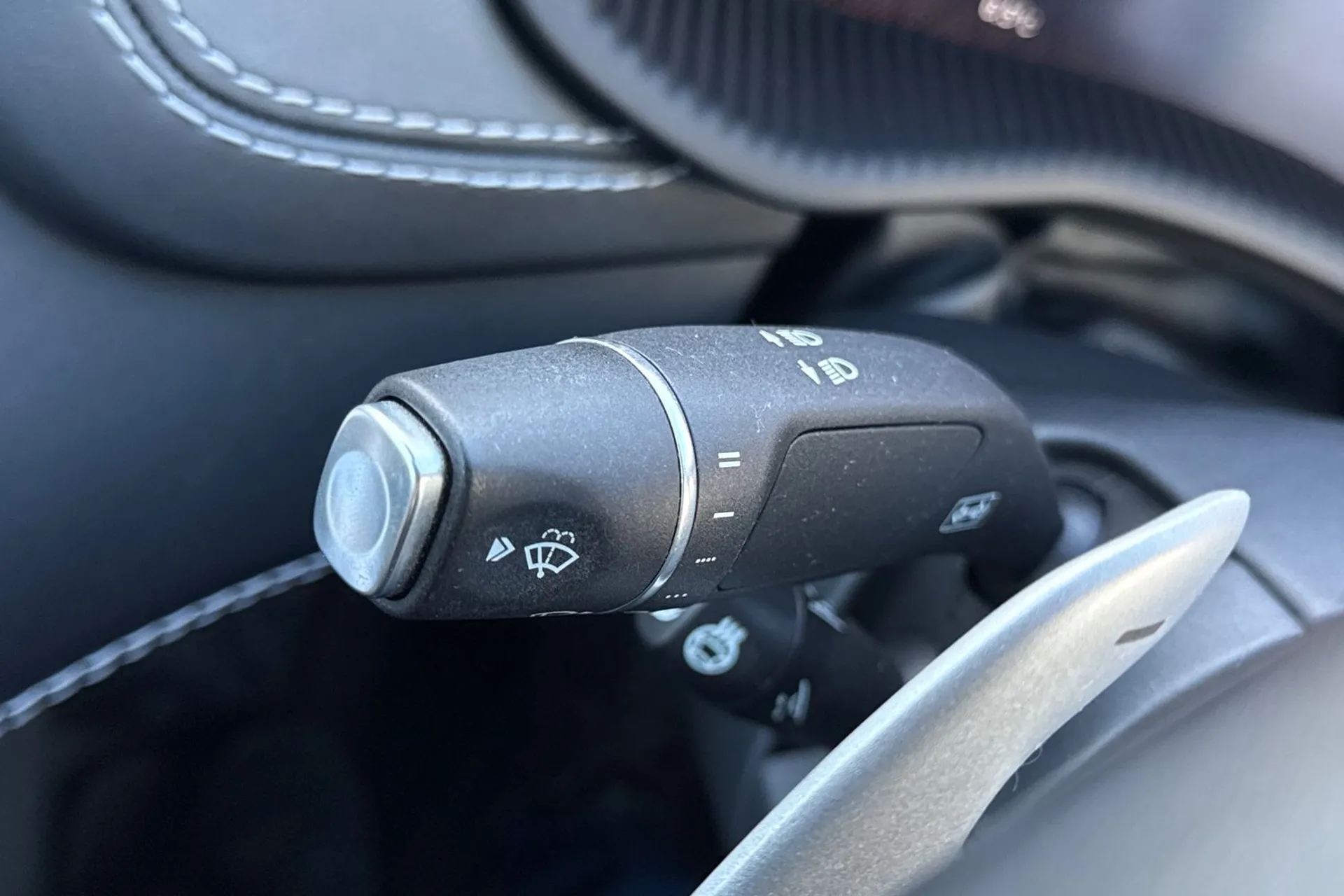 Aston Martin DBX thumbnail image number 54