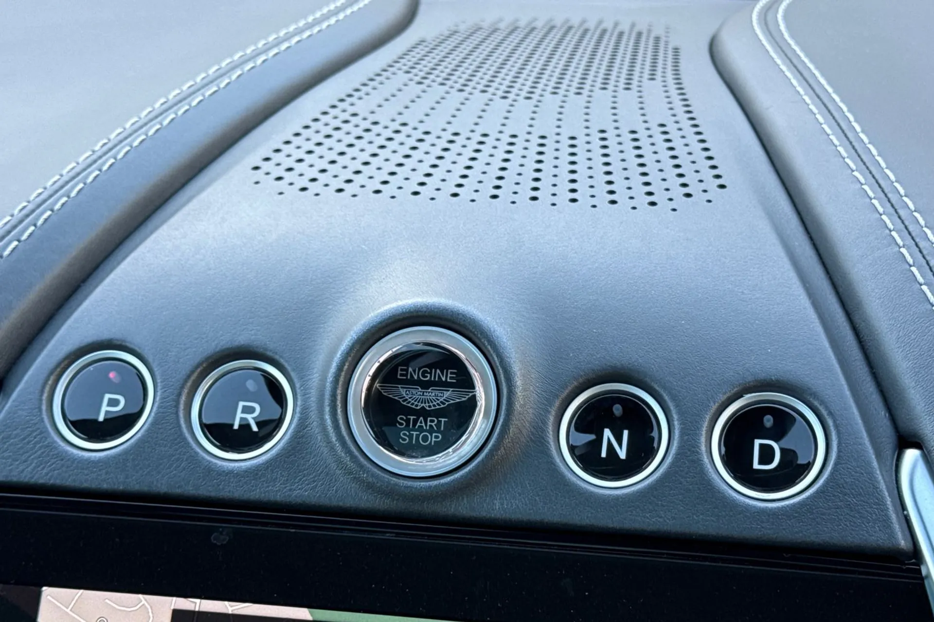 Aston Martin DBX thumbnail image number 53