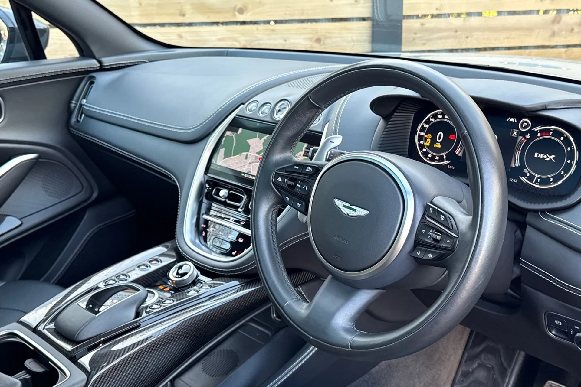 Aston Martin DBX thumbnail image number 28