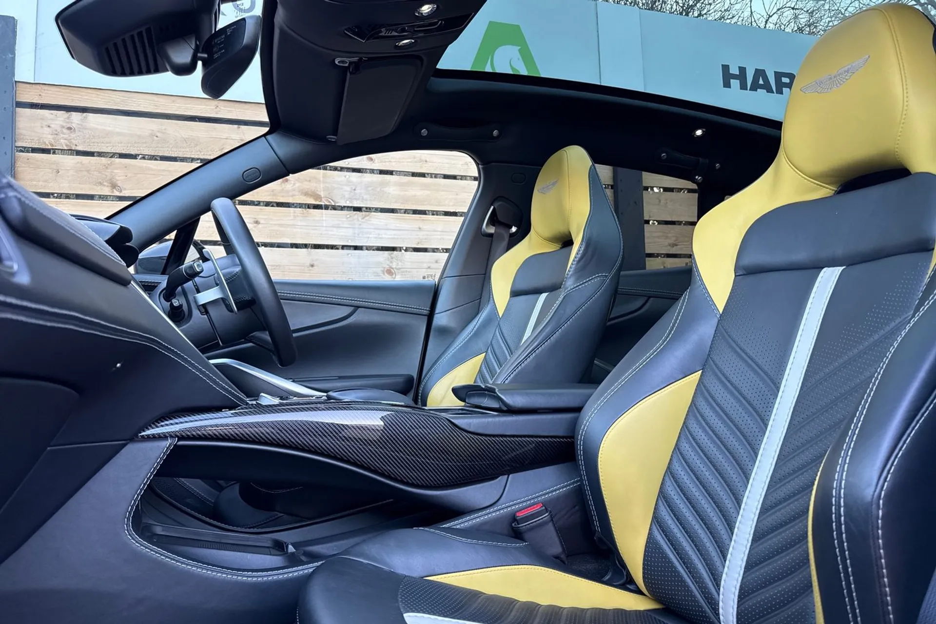 Aston Martin DBX thumbnail image number 30