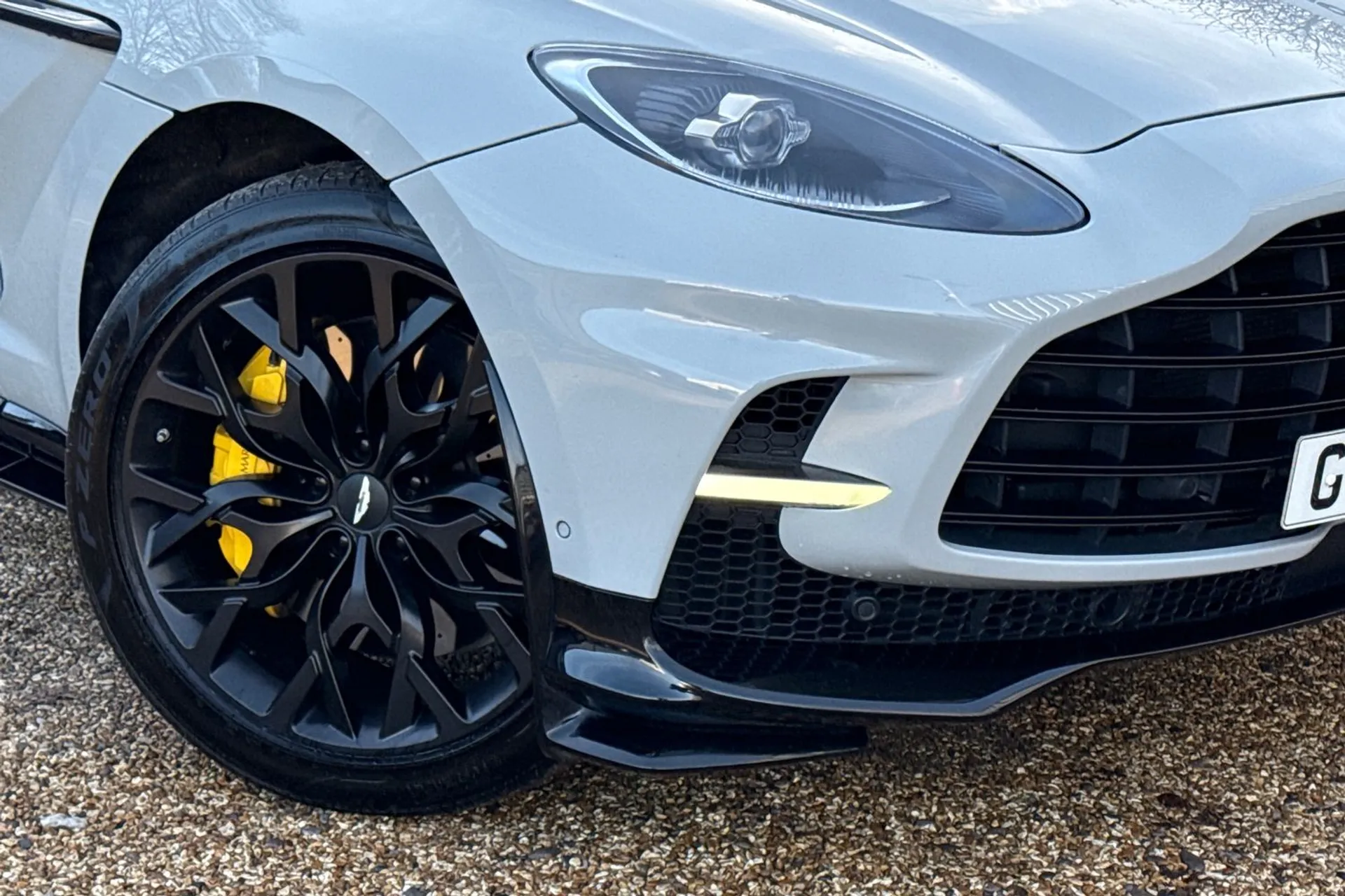 Aston Martin DBX thumbnail image number 7