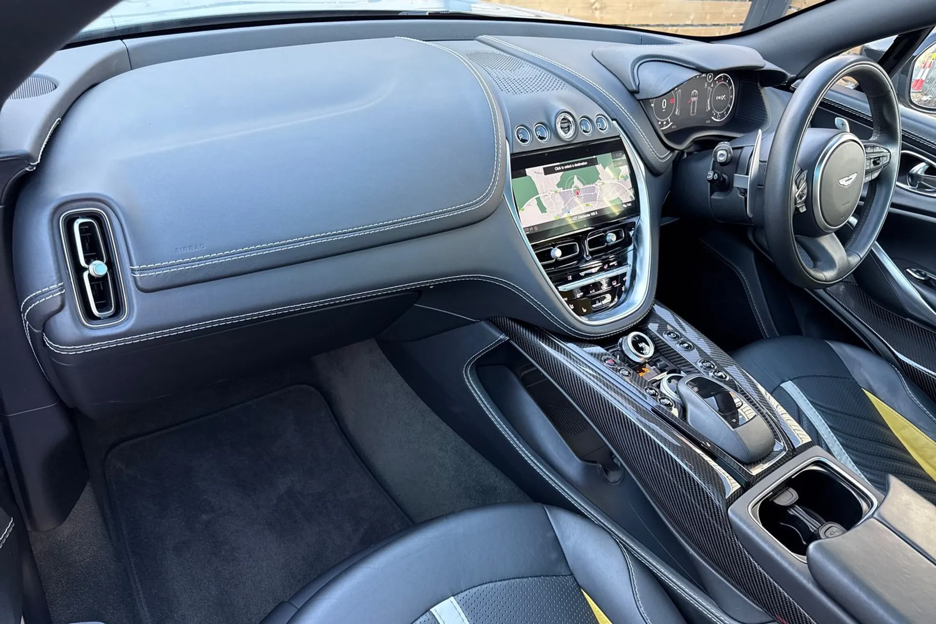 Aston Martin DBX thumbnail image number 29