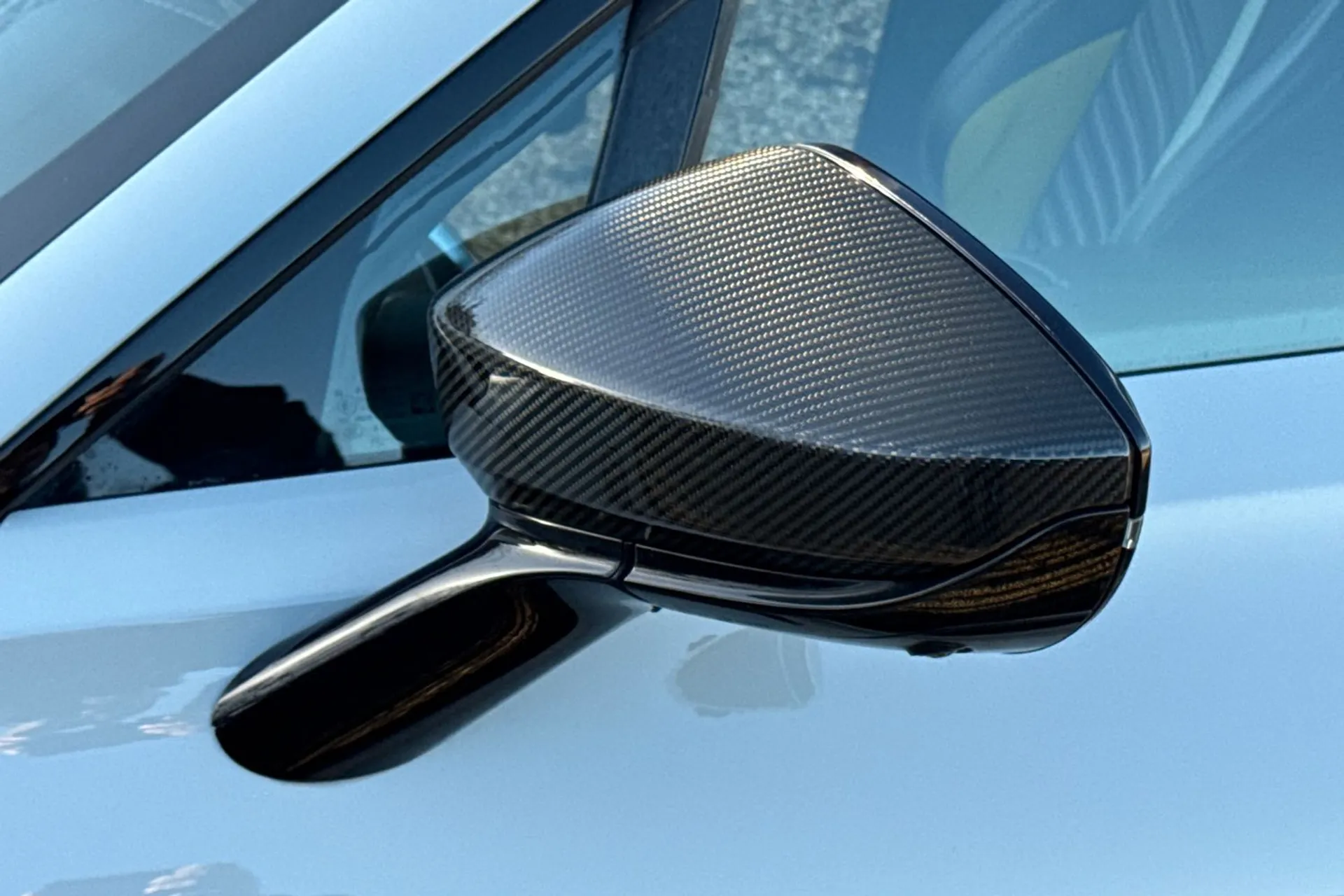 Aston Martin DBX thumbnail image number 43