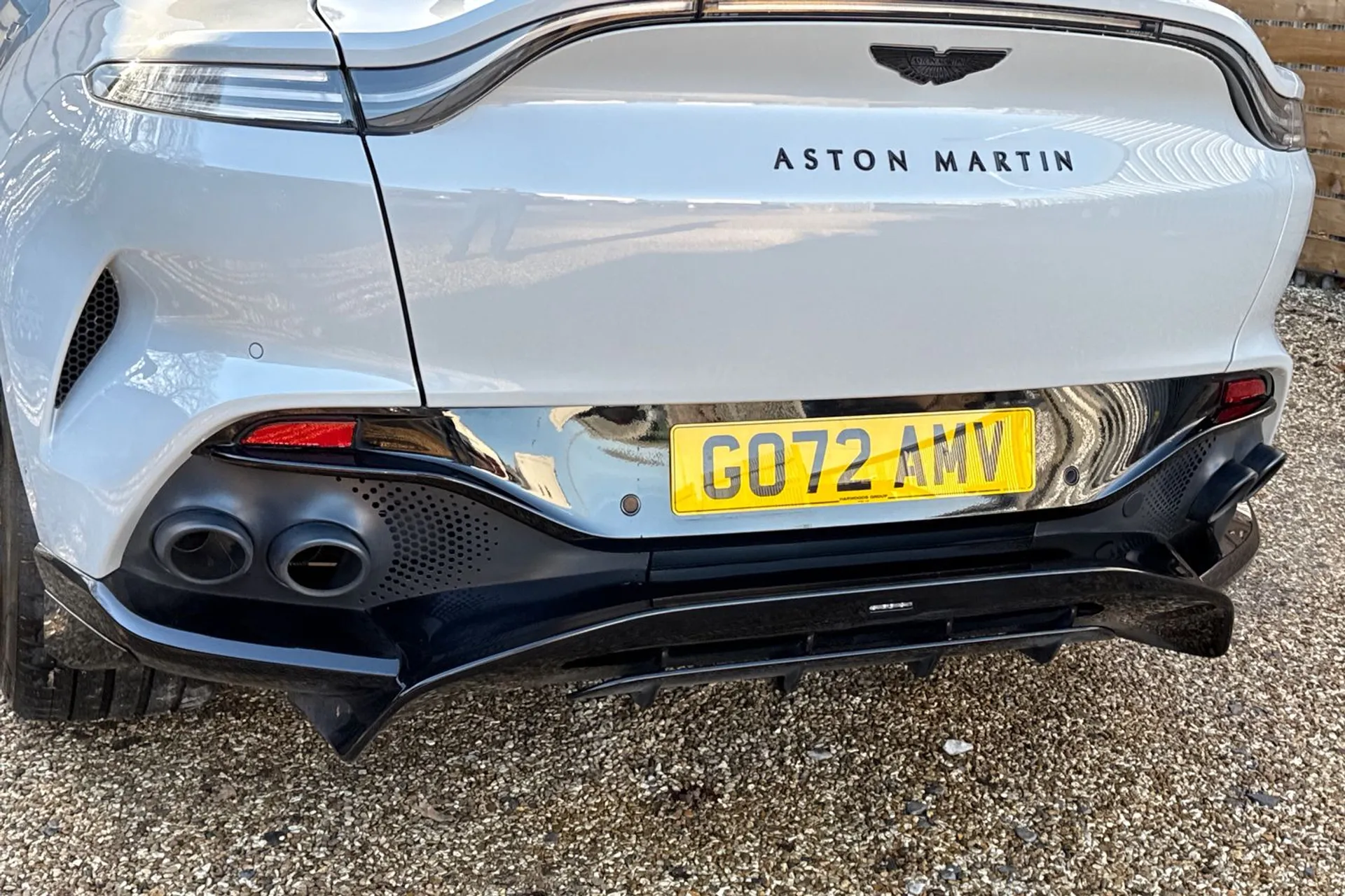 Aston Martin DBX thumbnail image number 18
