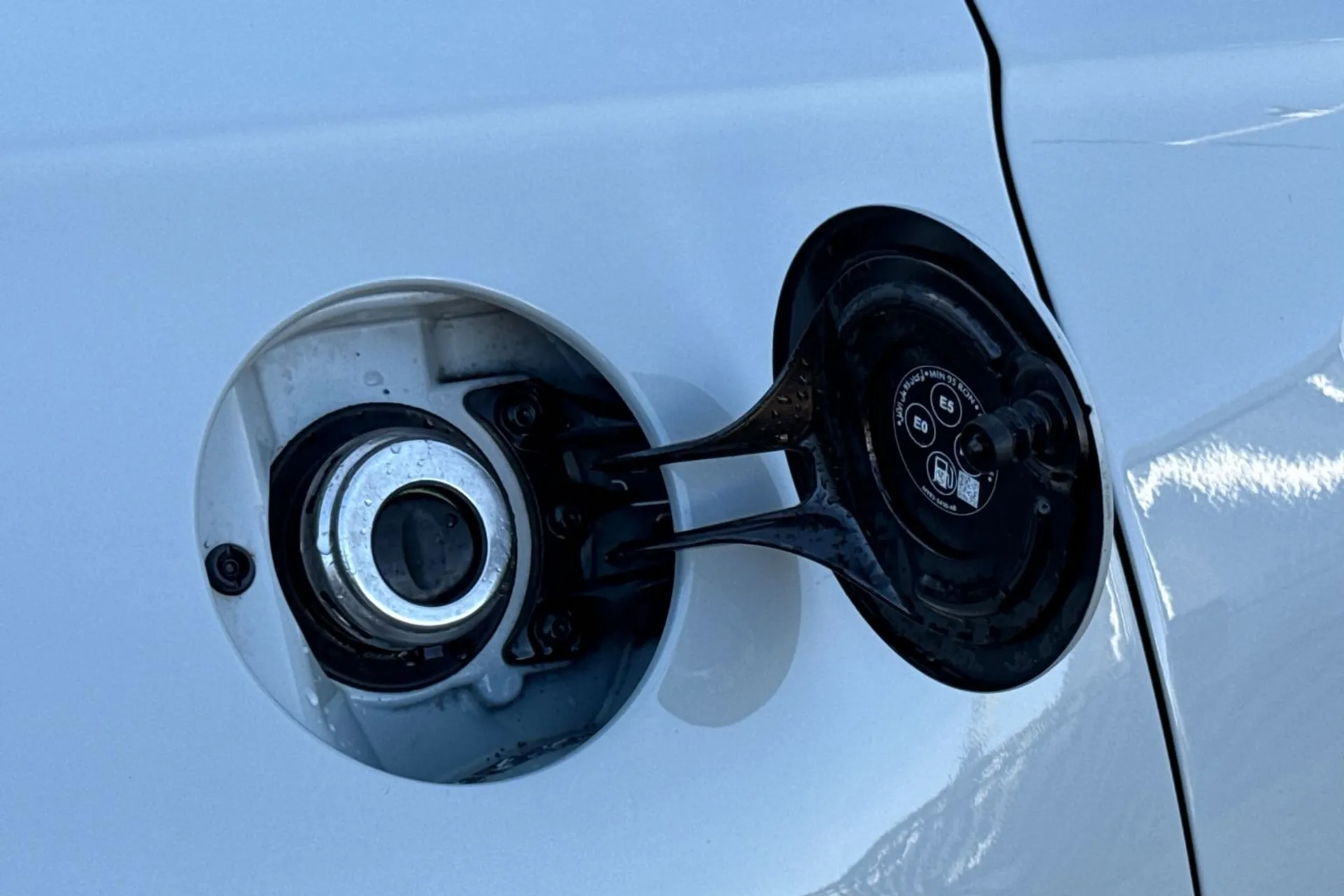 Aston Martin DBX thumbnail image number 20