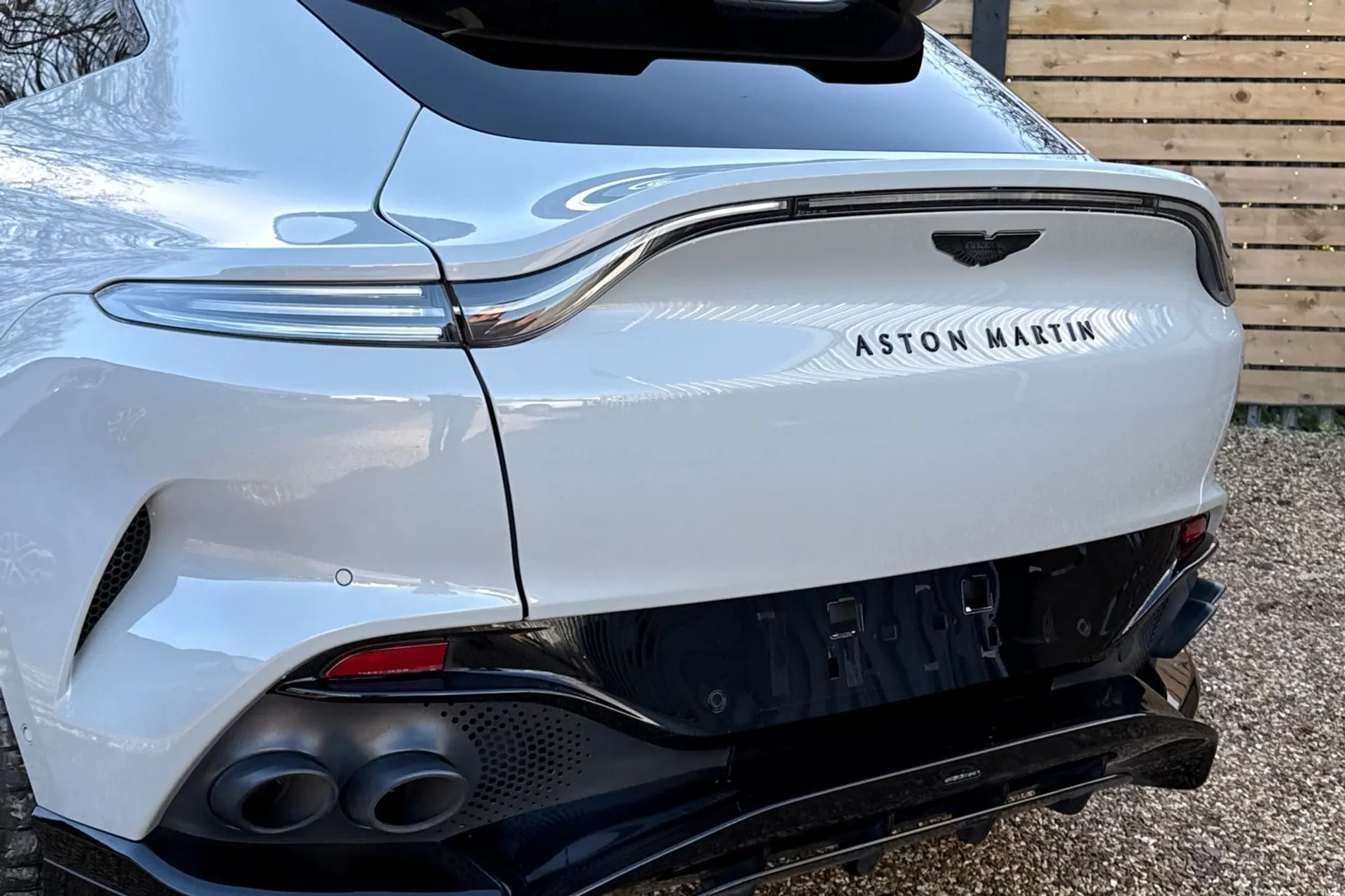 Aston Martin DBX thumbnail image number 44