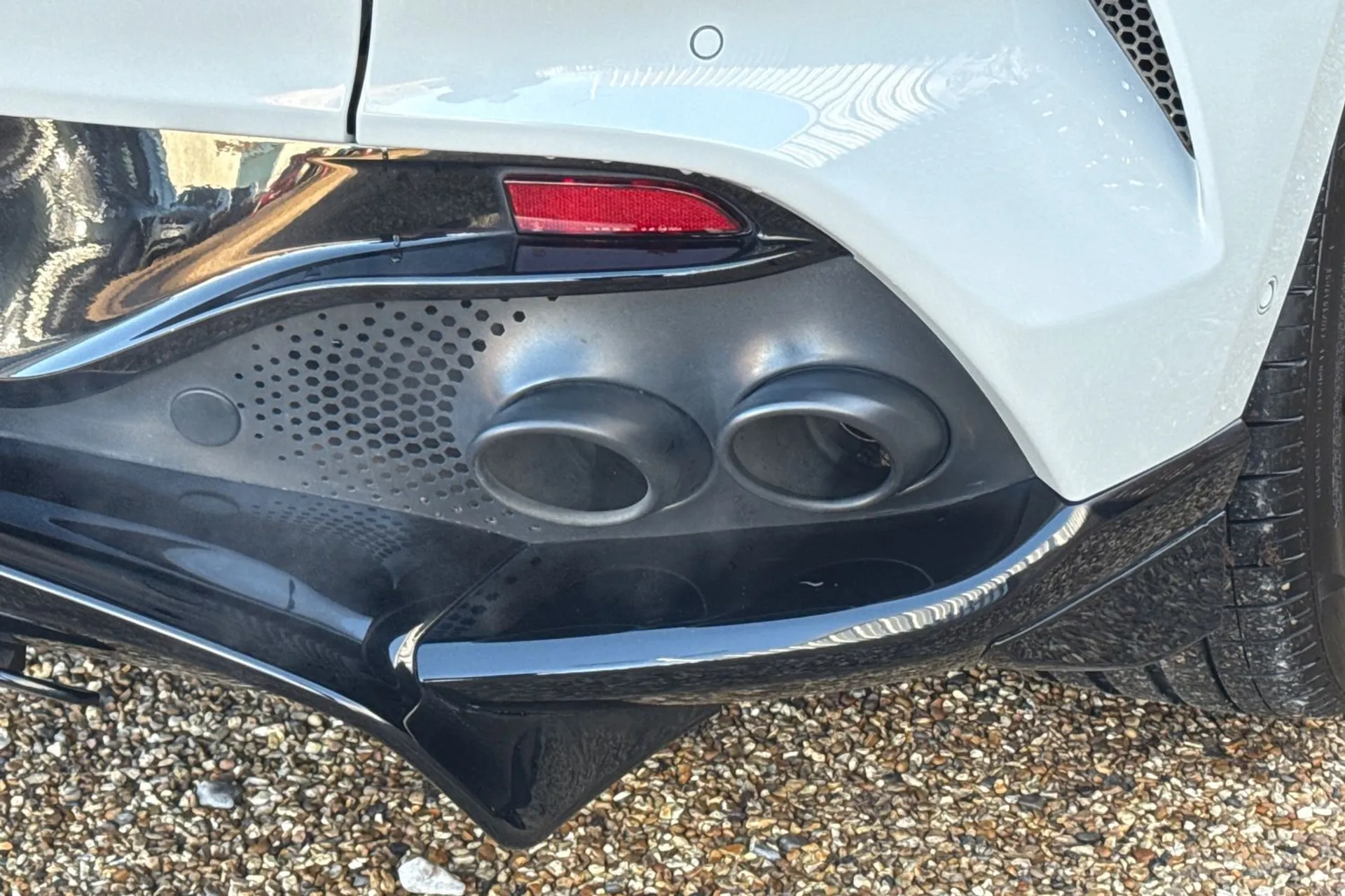 Aston Martin DBX thumbnail image number 56