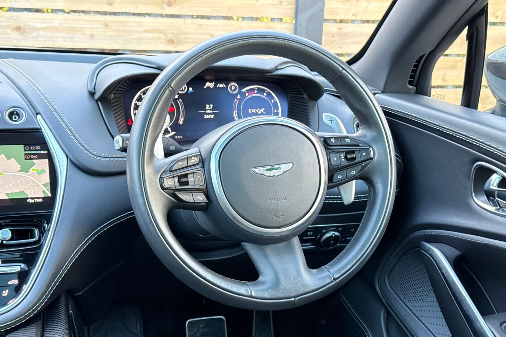 Aston Martin DBX thumbnail image number 36