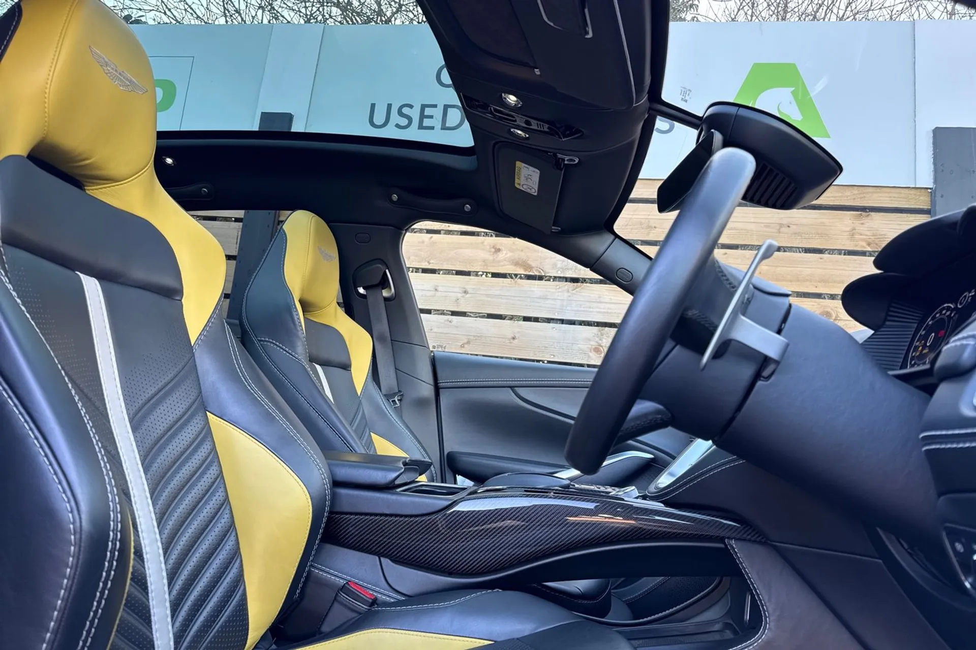 Aston Martin DBX thumbnail image number 27