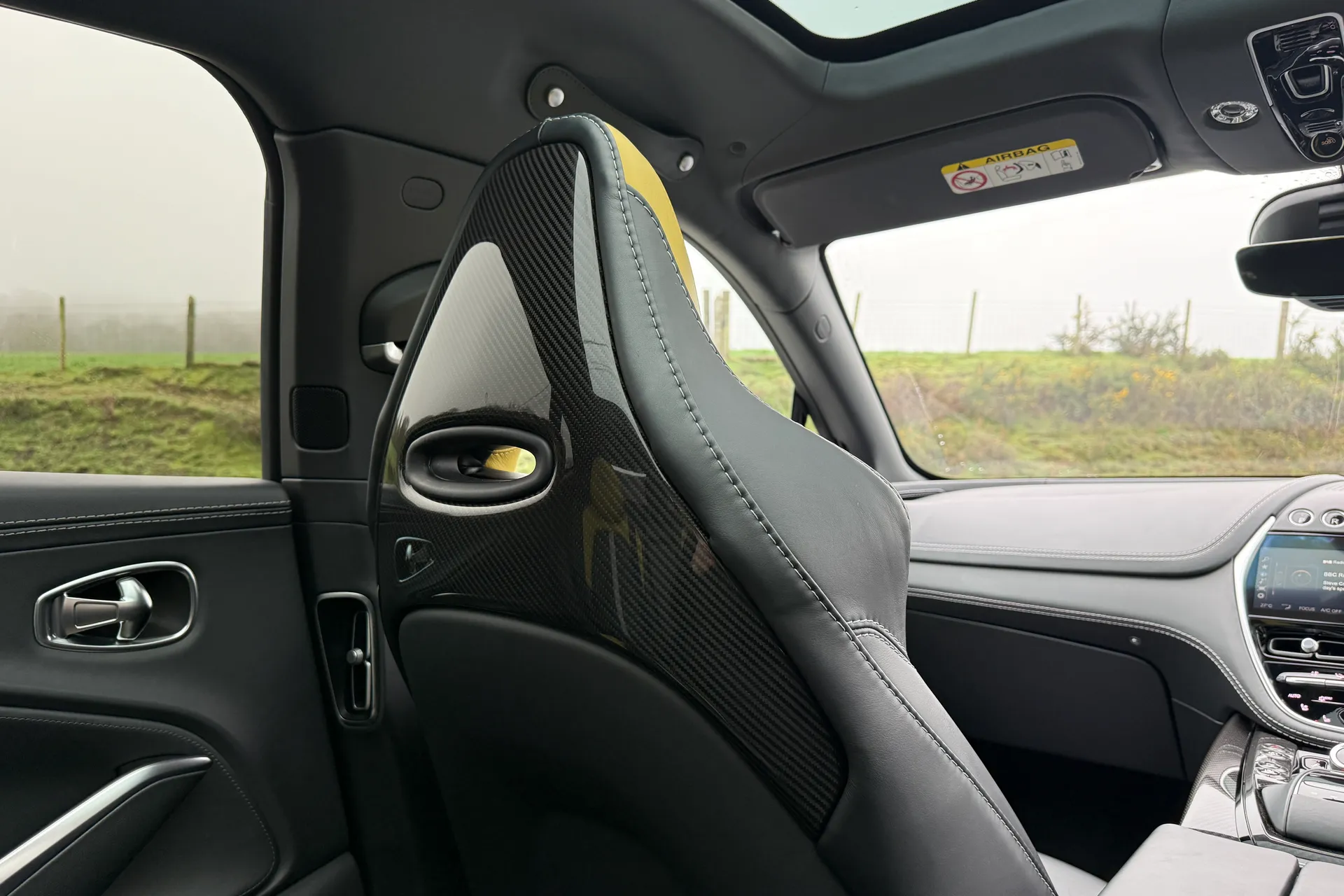 Aston Martin DBX thumbnail image number 28