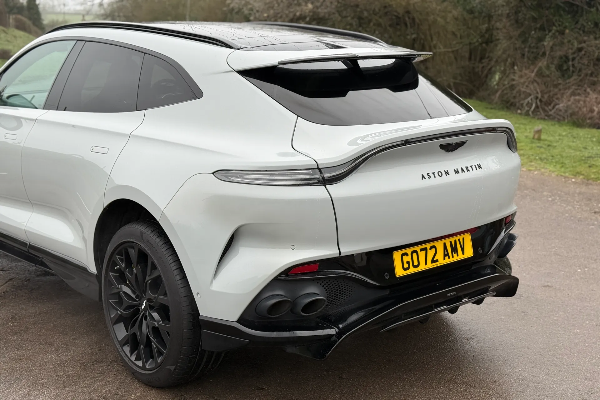 Aston Martin DBX thumbnail image number 2