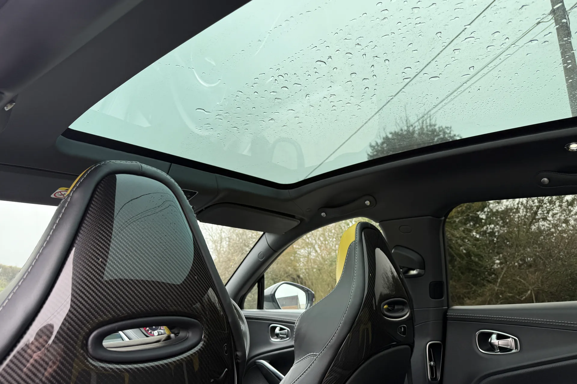 Aston Martin DBX thumbnail image number 31