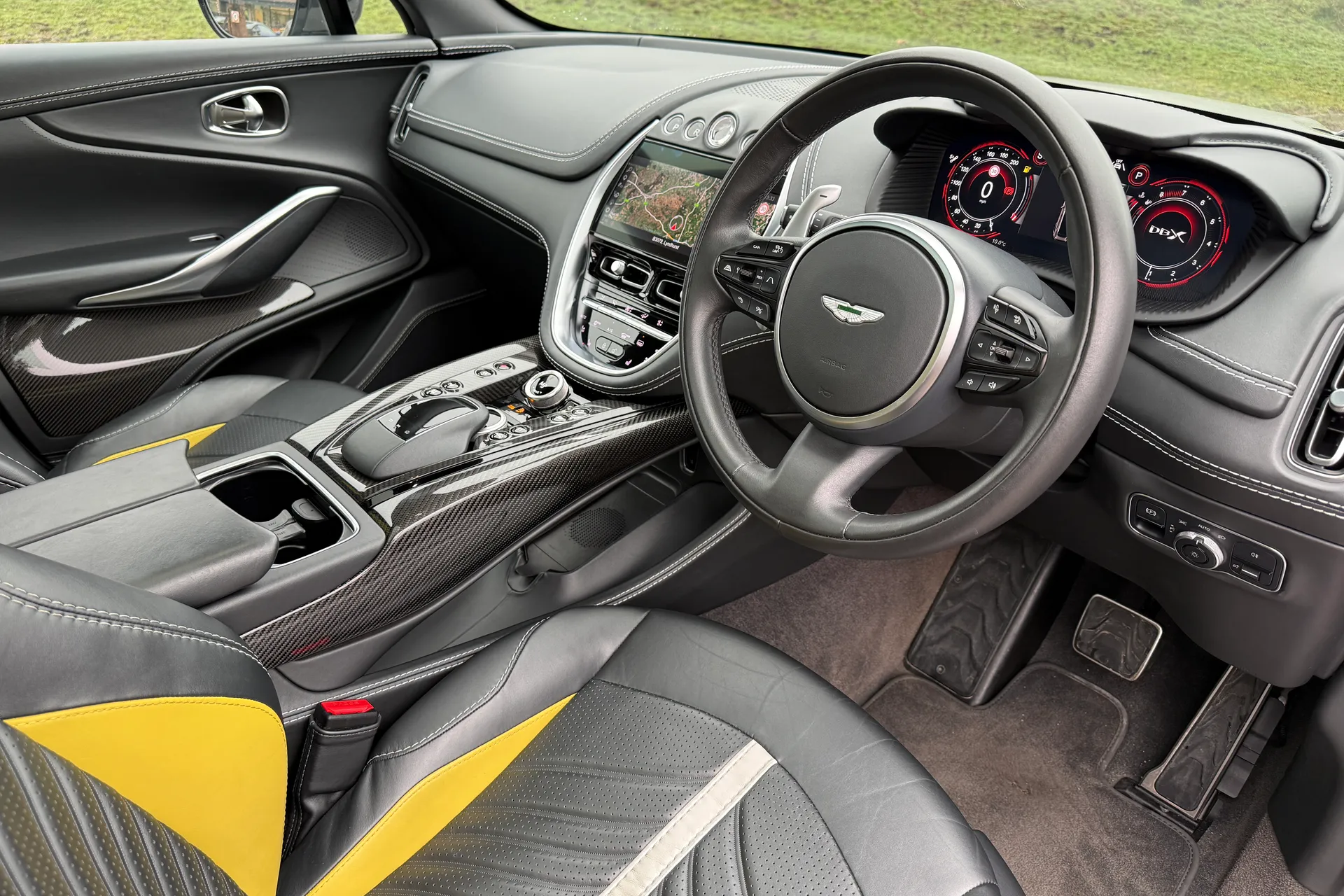 Aston Martin DBX thumbnail image number 8