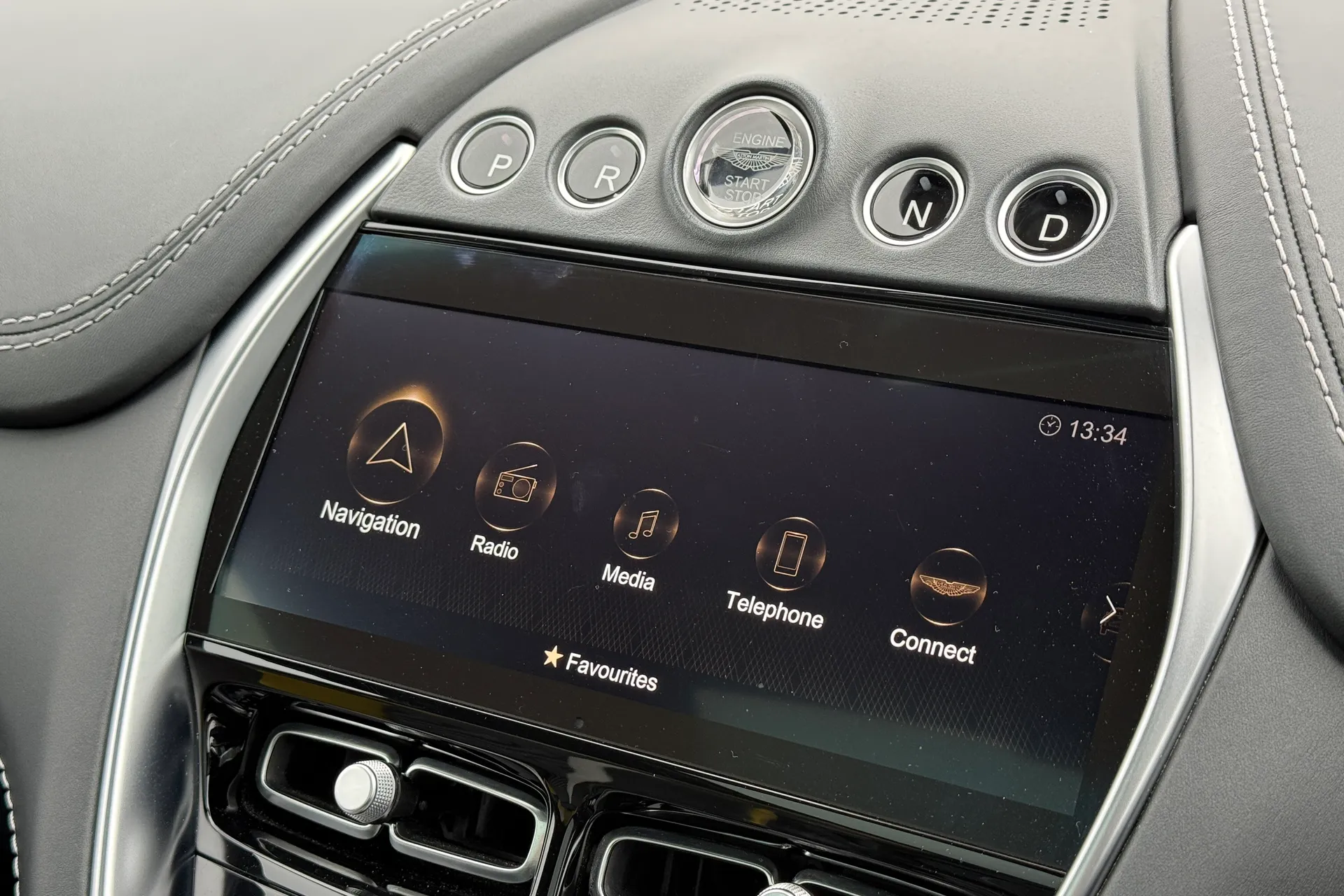 Aston Martin DBX thumbnail image number 23