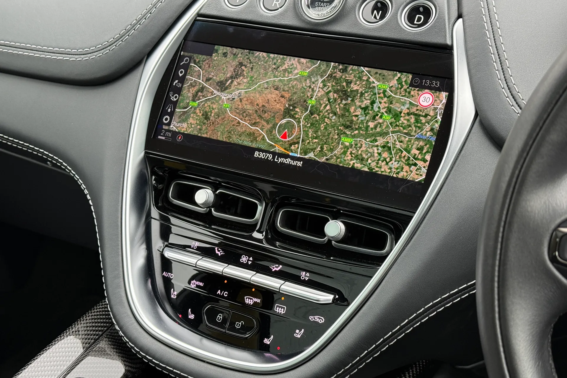 Aston Martin DBX thumbnail image number 17