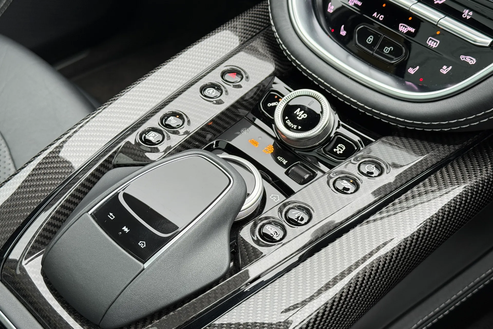 Aston Martin DBX thumbnail image number 18