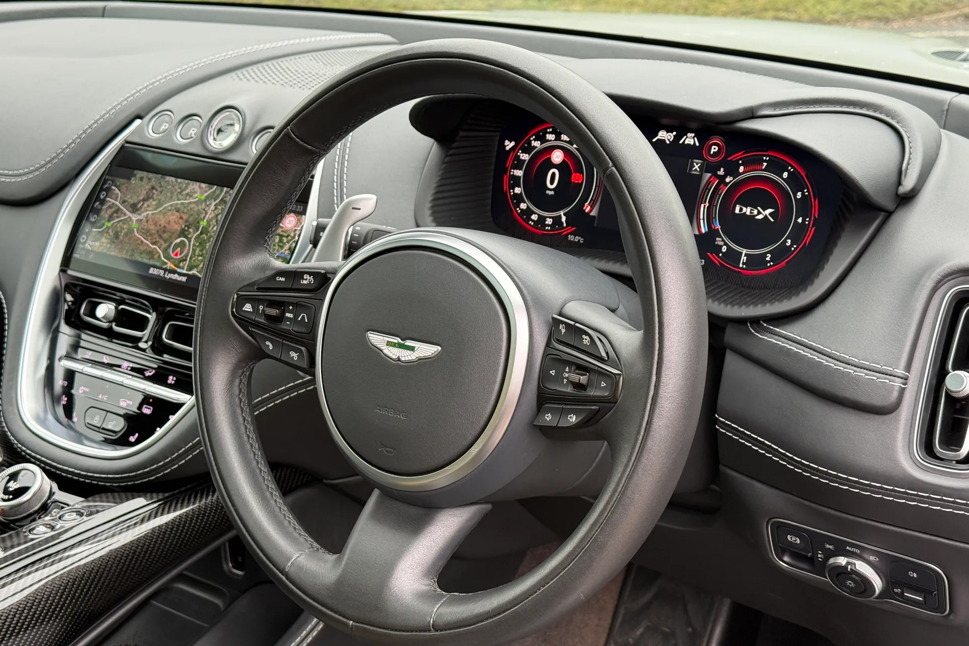 Aston Martin DBX thumbnail image number 15