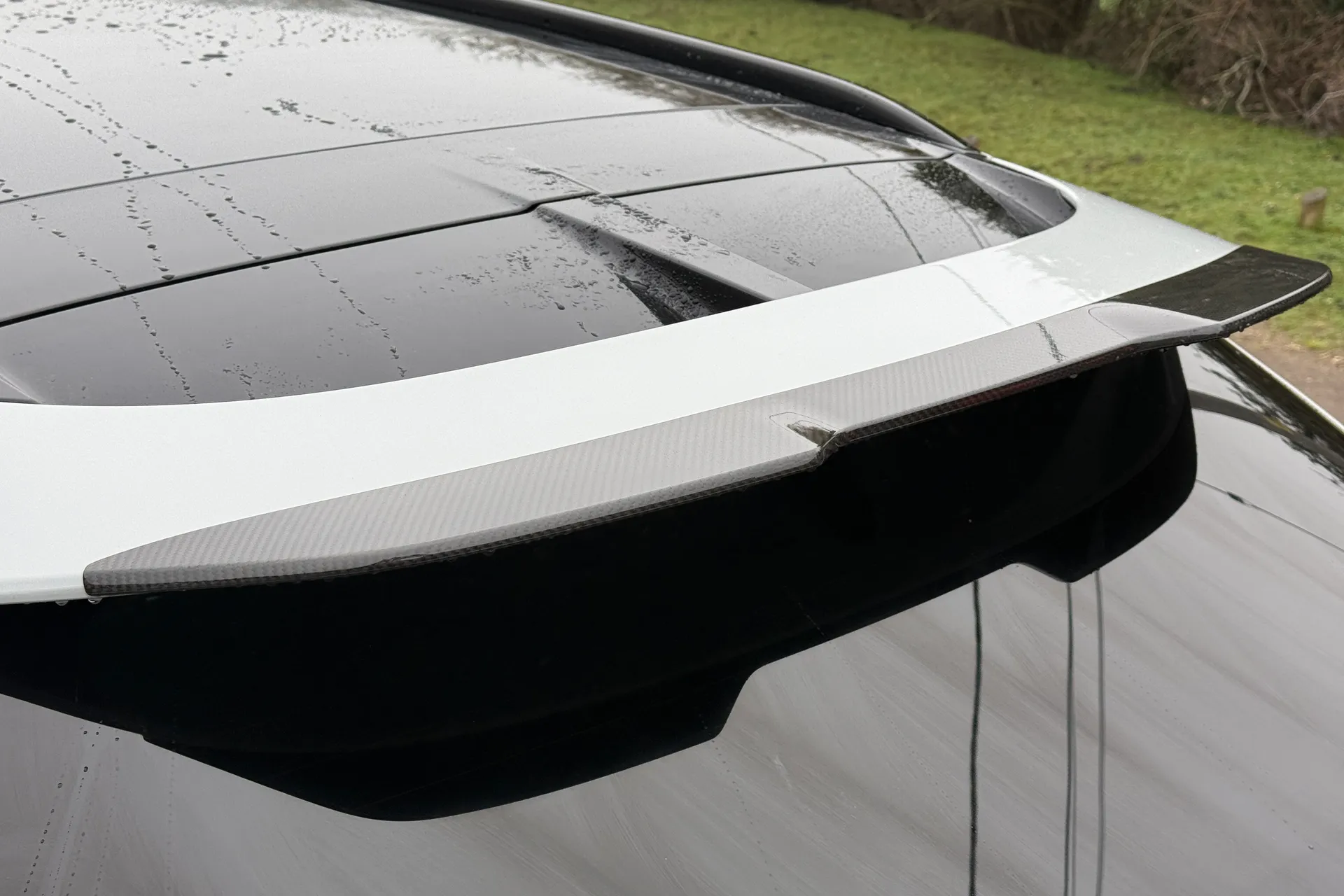 Aston Martin DBX thumbnail image number 30