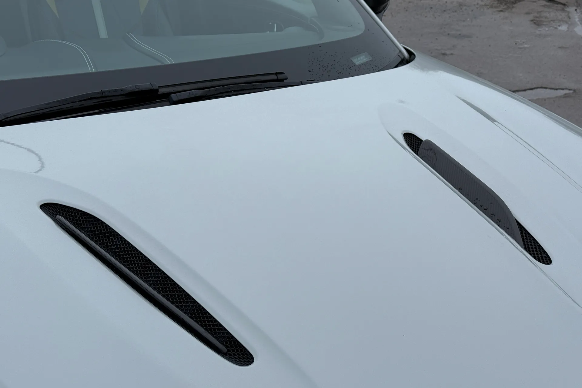 Aston Martin DBX thumbnail image number 36