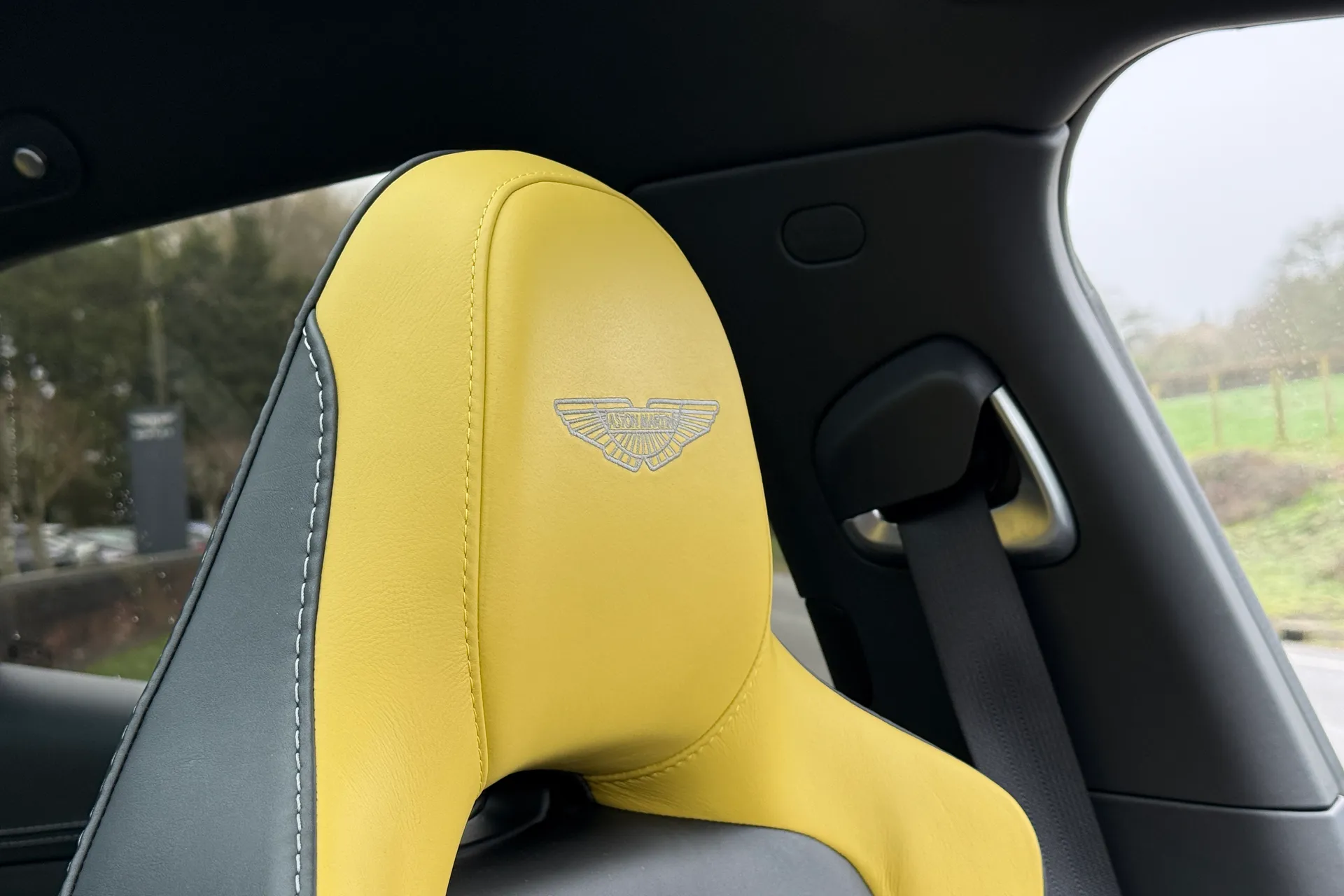 Aston Martin DBX thumbnail image number 21