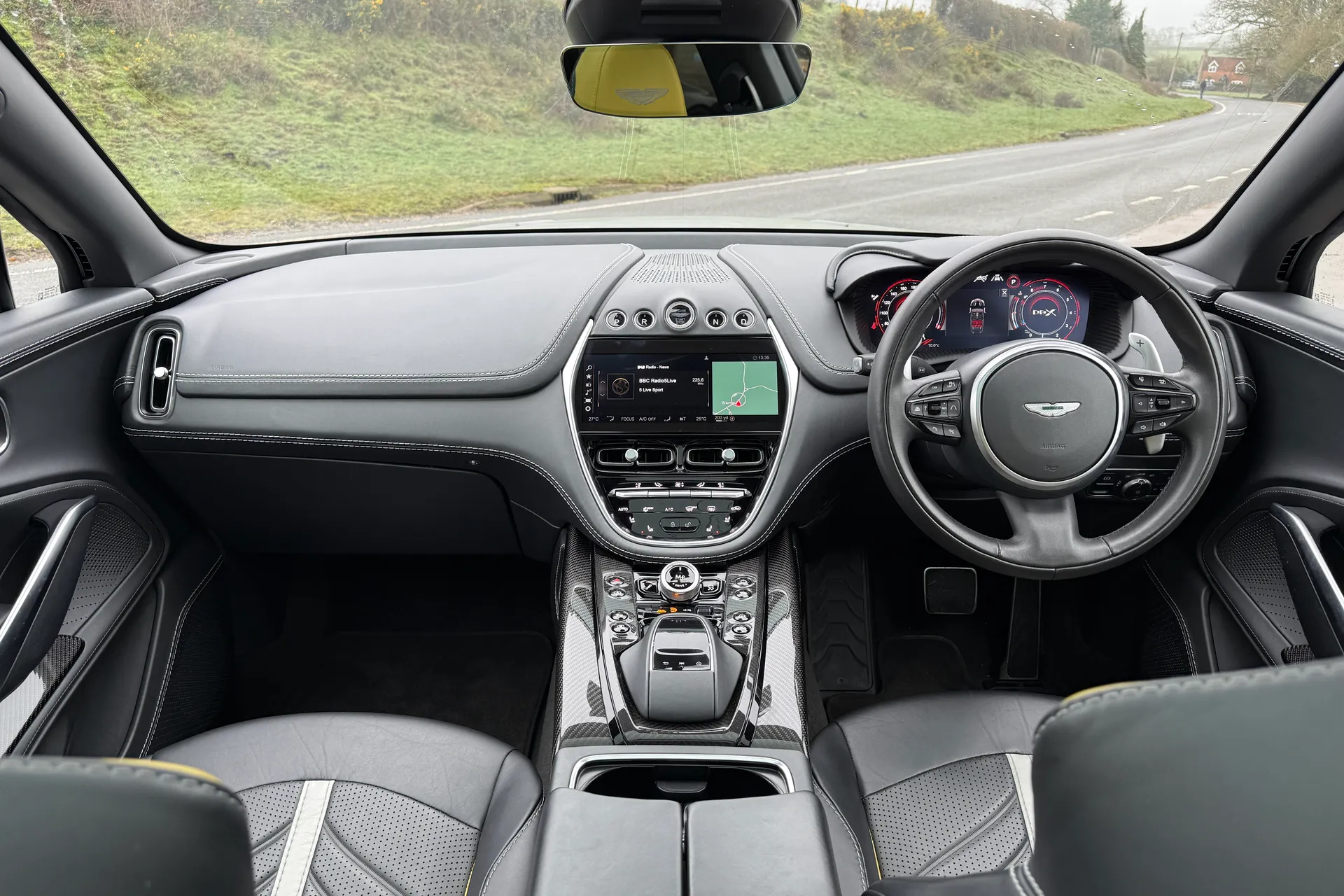 Aston Martin DBX thumbnail image number 26