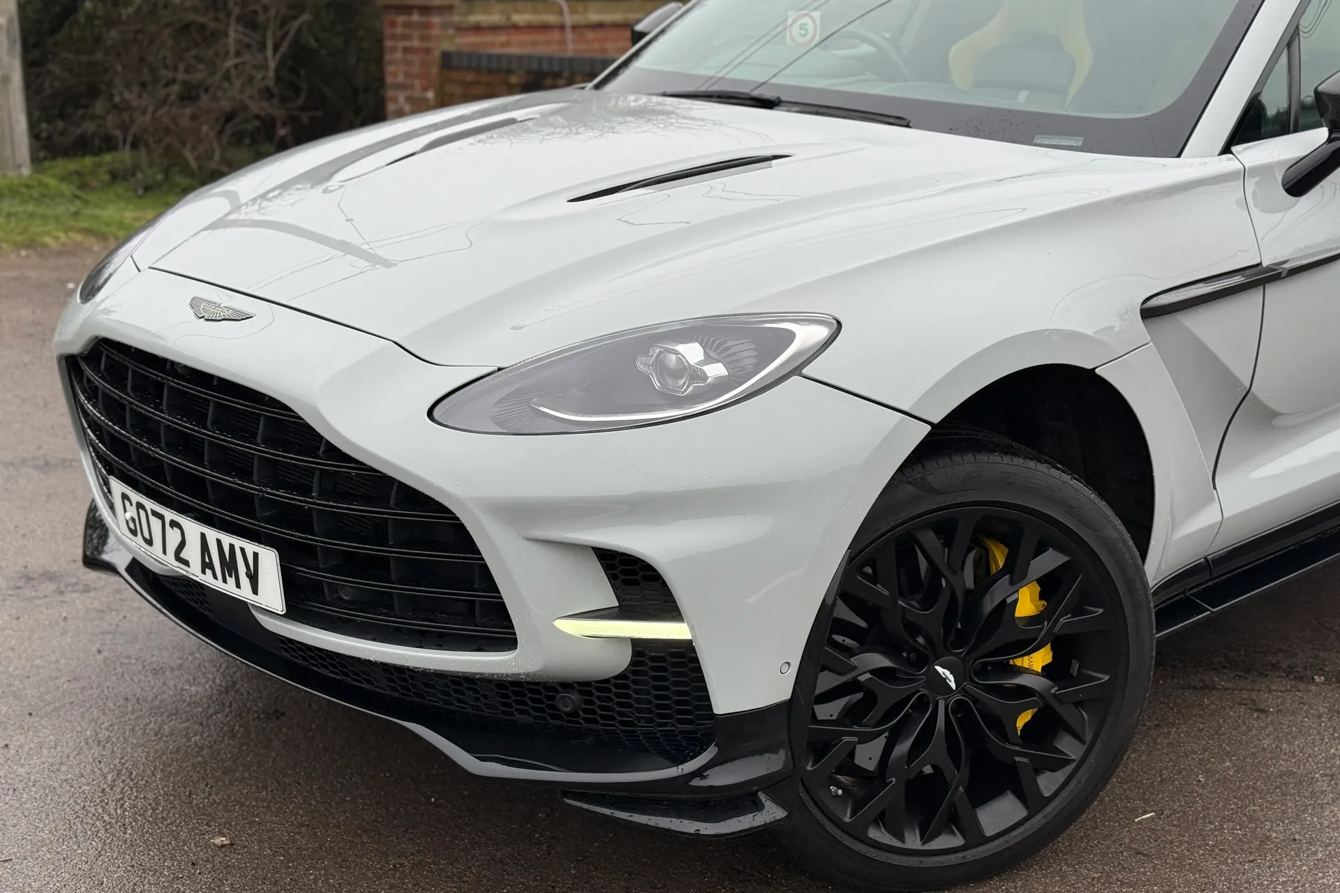 Aston Martin DBX thumbnail image number 34