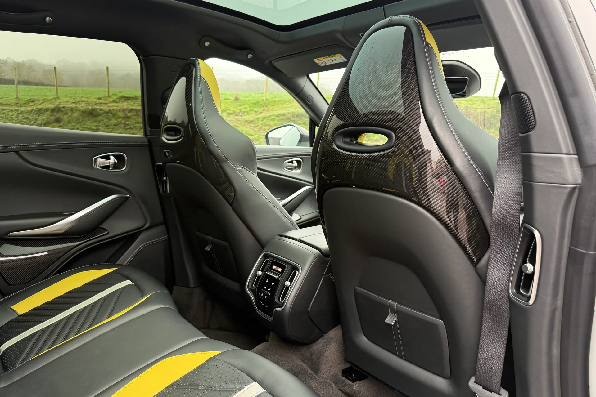 Aston Martin DBX thumbnail image number 11